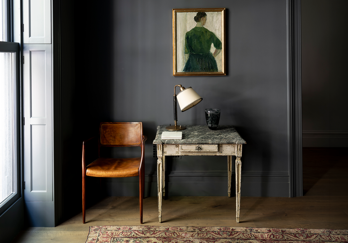 Antique Furniture & Decor