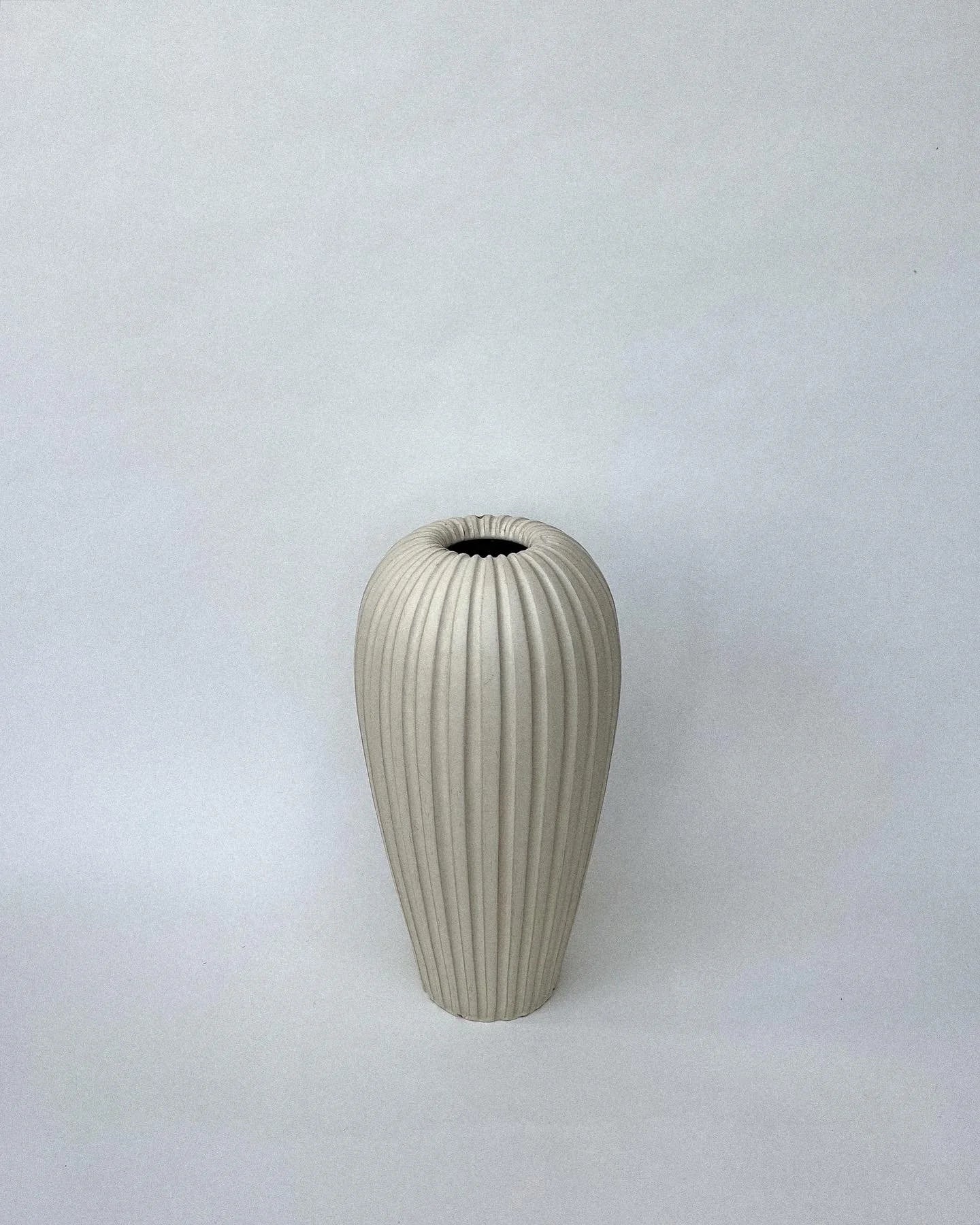 1940's large floor vase by Vicke Lindstrand