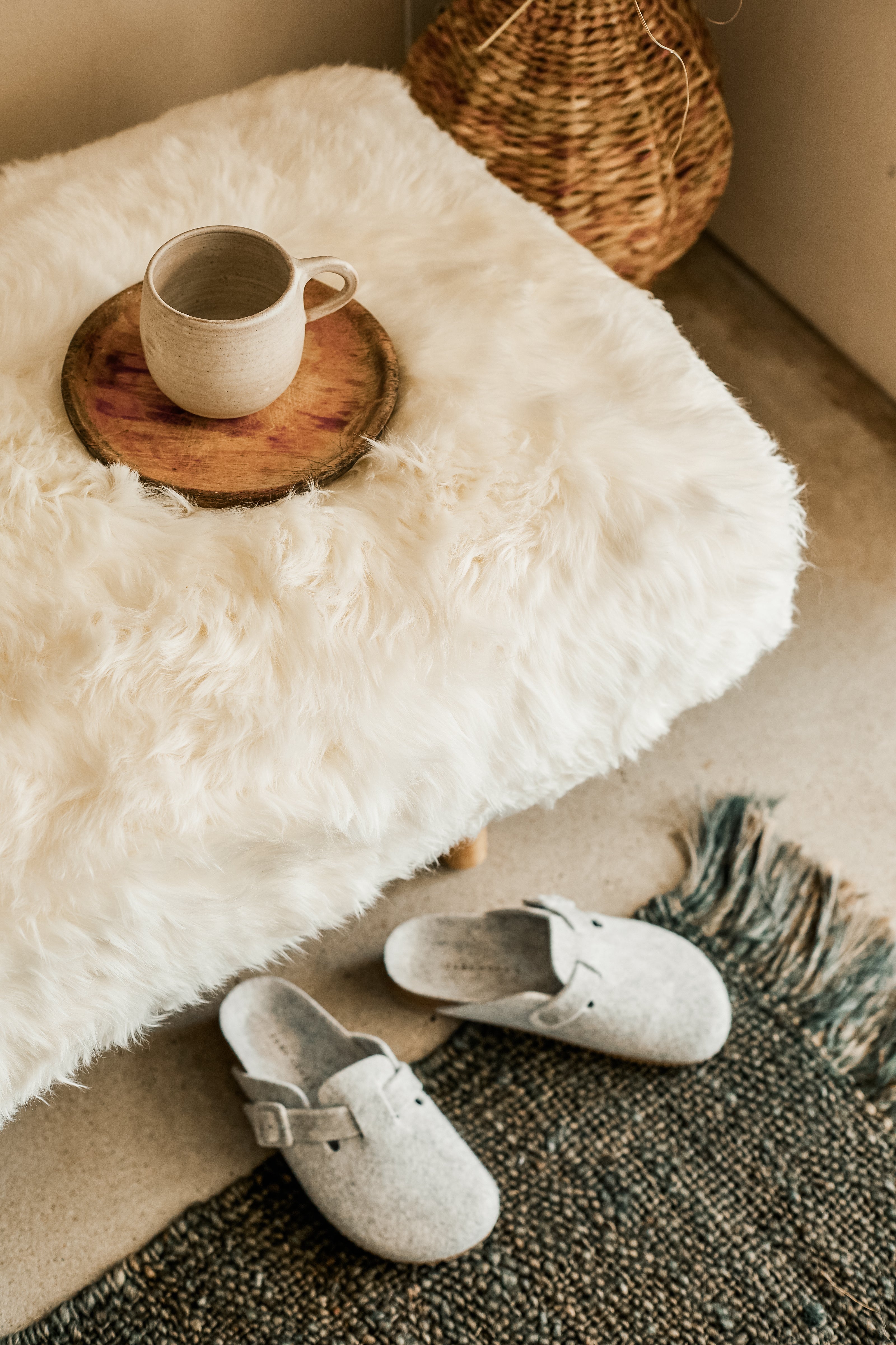 New Zealand Sheepskin Bedstool - White