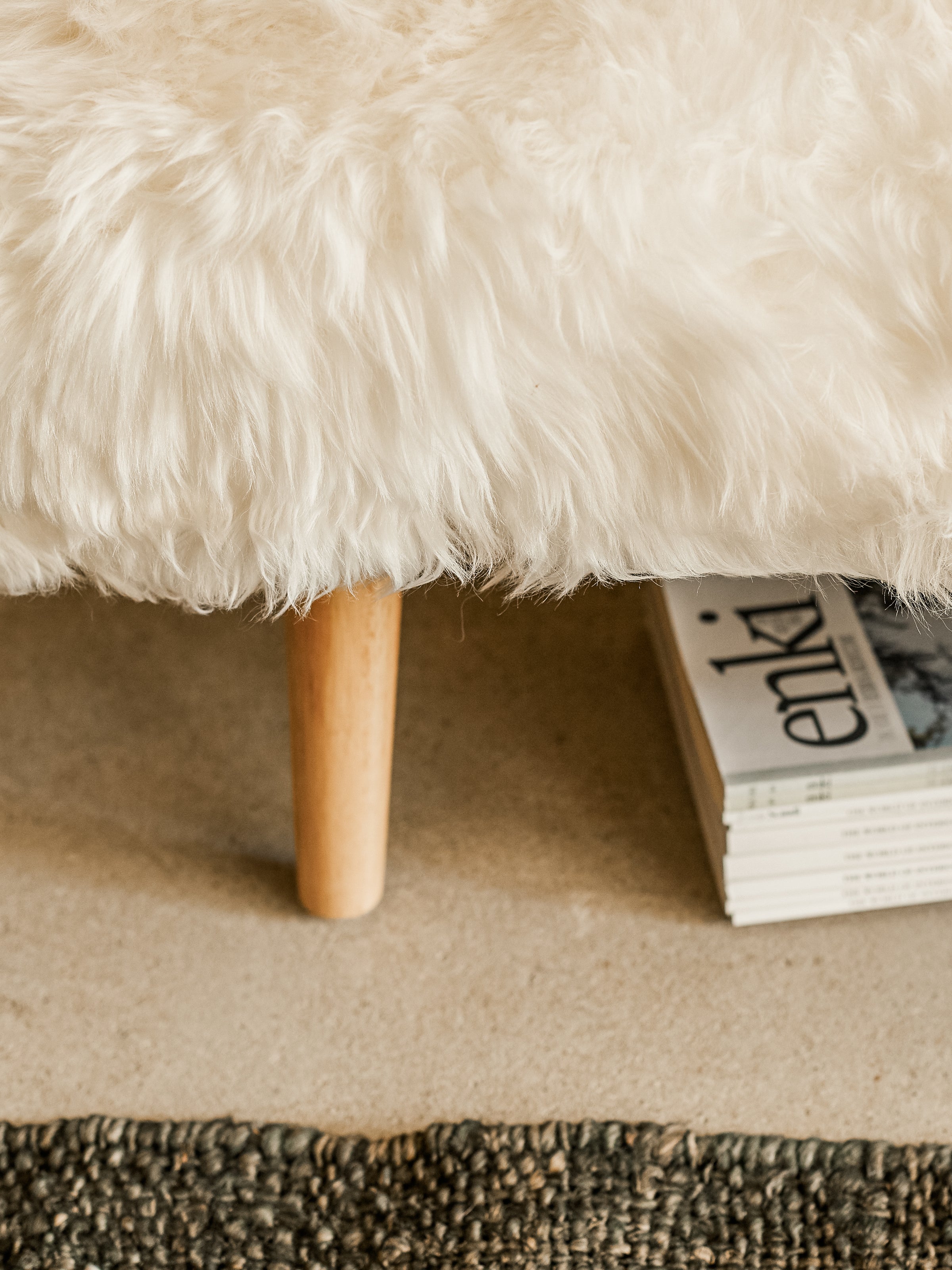 New Zealand Sheepskin Bedstool - White