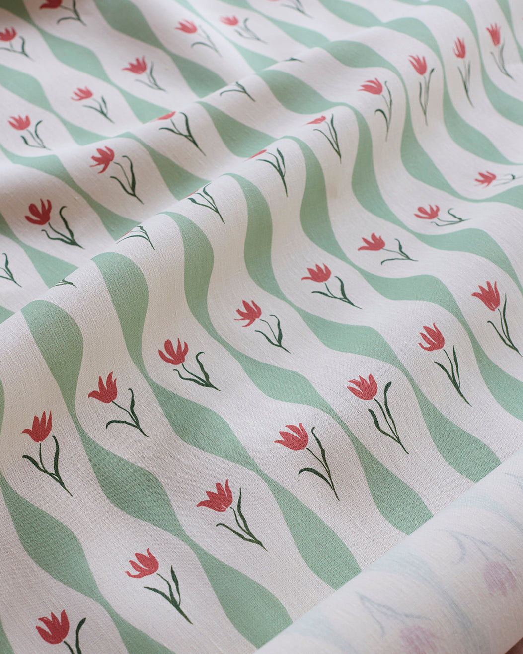 Tulip Wave Linen Fabric | Pistachio