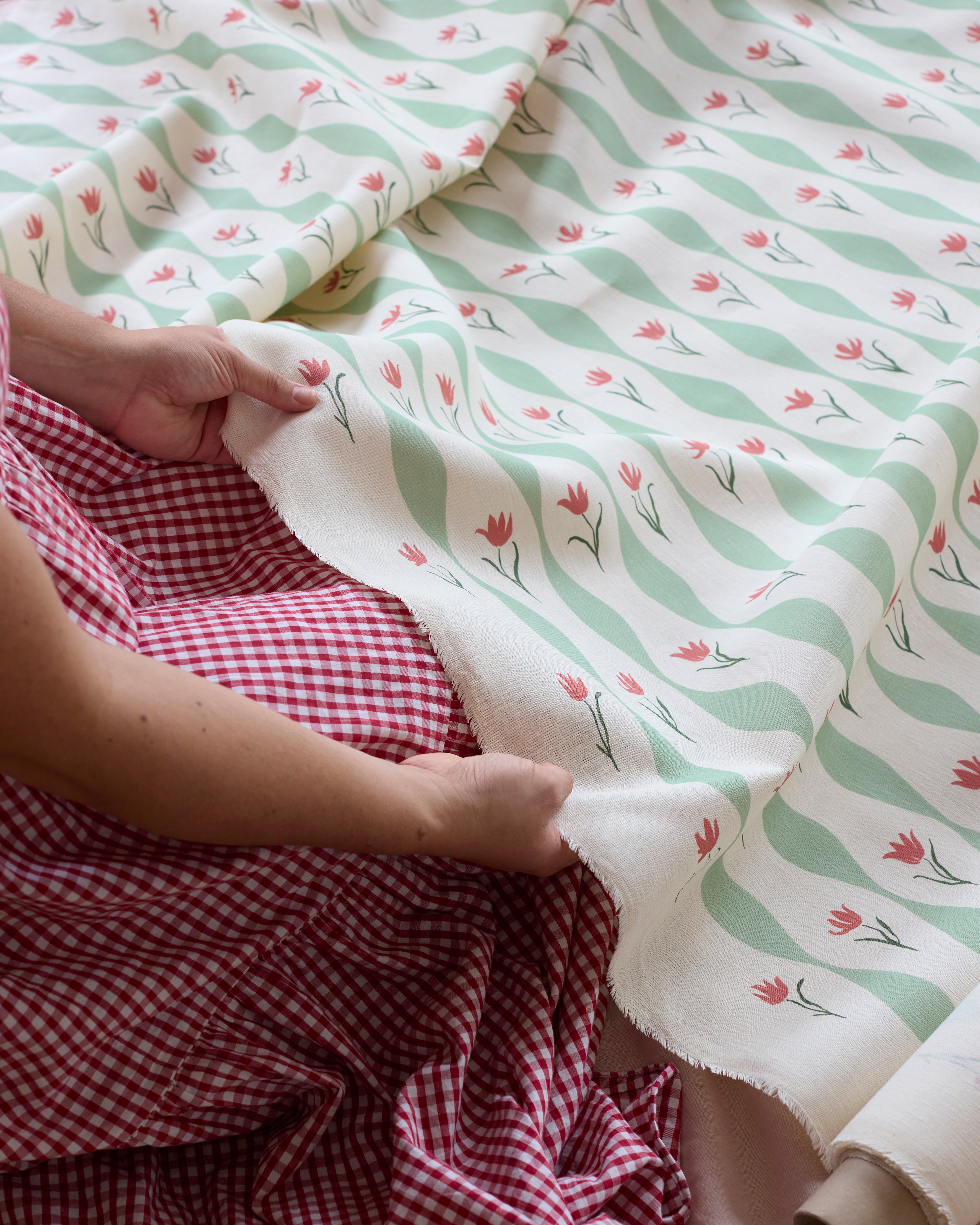 Tulip Wave Linen Fabric | Pistachio