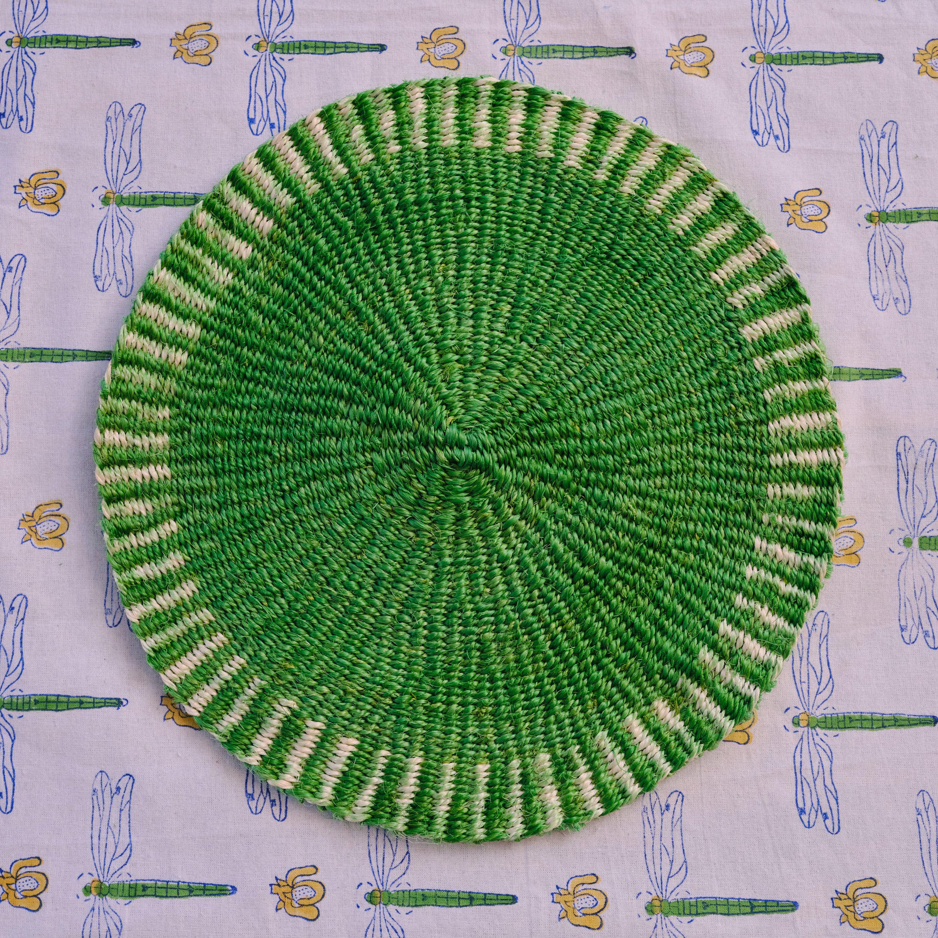 Handwoven Sisal Circle Table mat/Placemat 'Green Striped Edge'