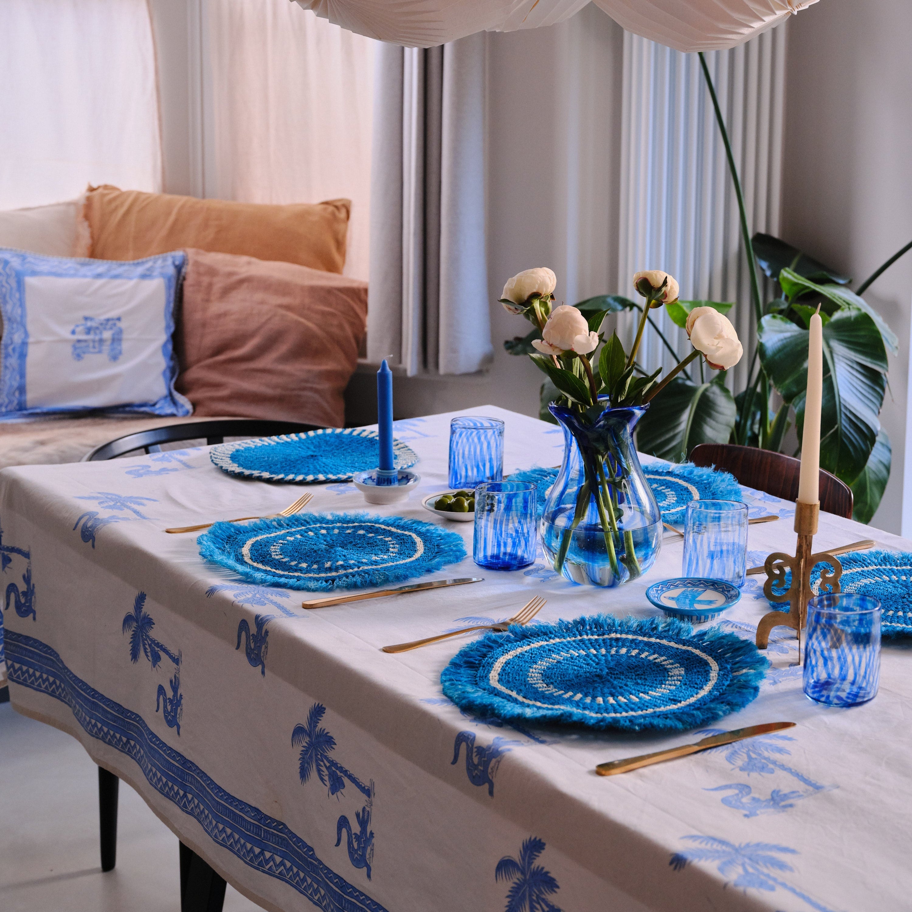 Handwoven Sisal Circle Table mat/Placemat 'Royal Blue Fringed'