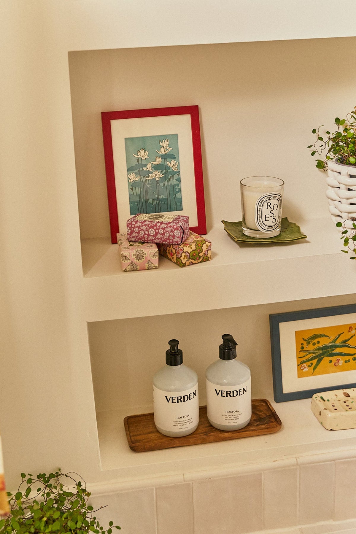White Picture Frame Mount