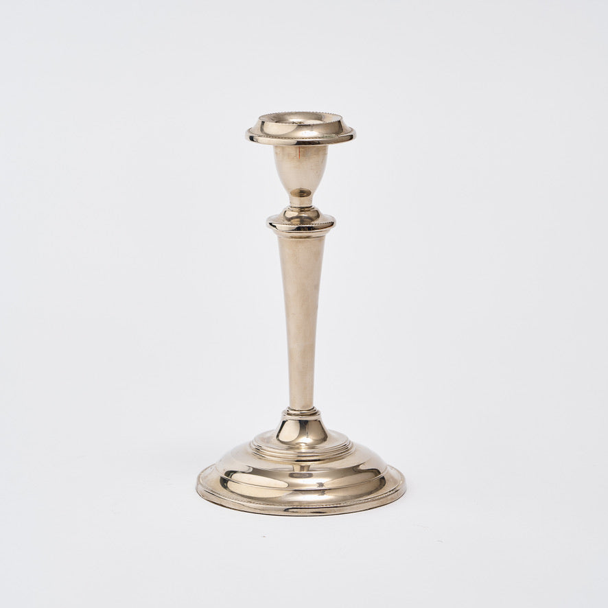 Round based single silverplate candle holder