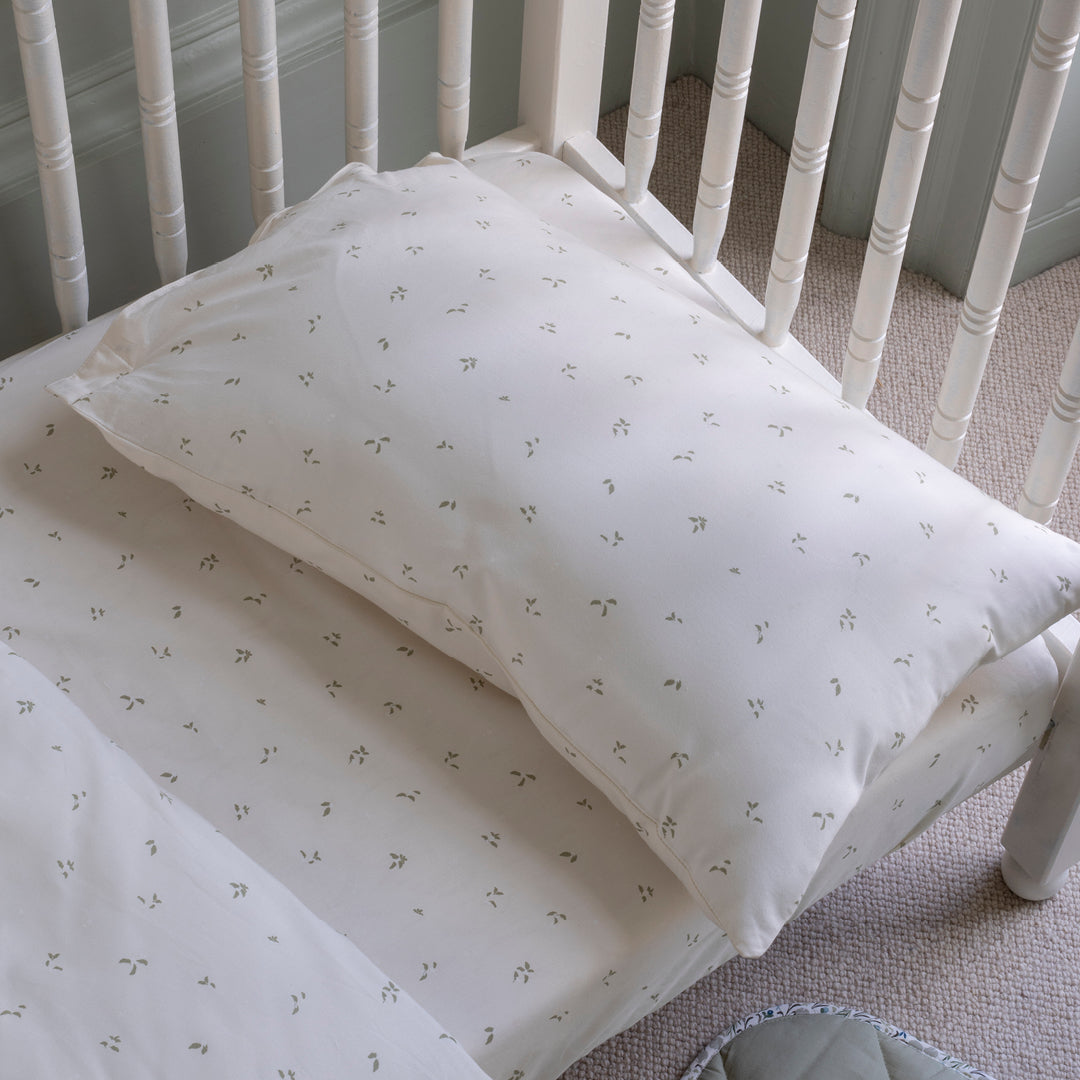 Organic Cotbed Fitted Sheet - Nettle Scatter