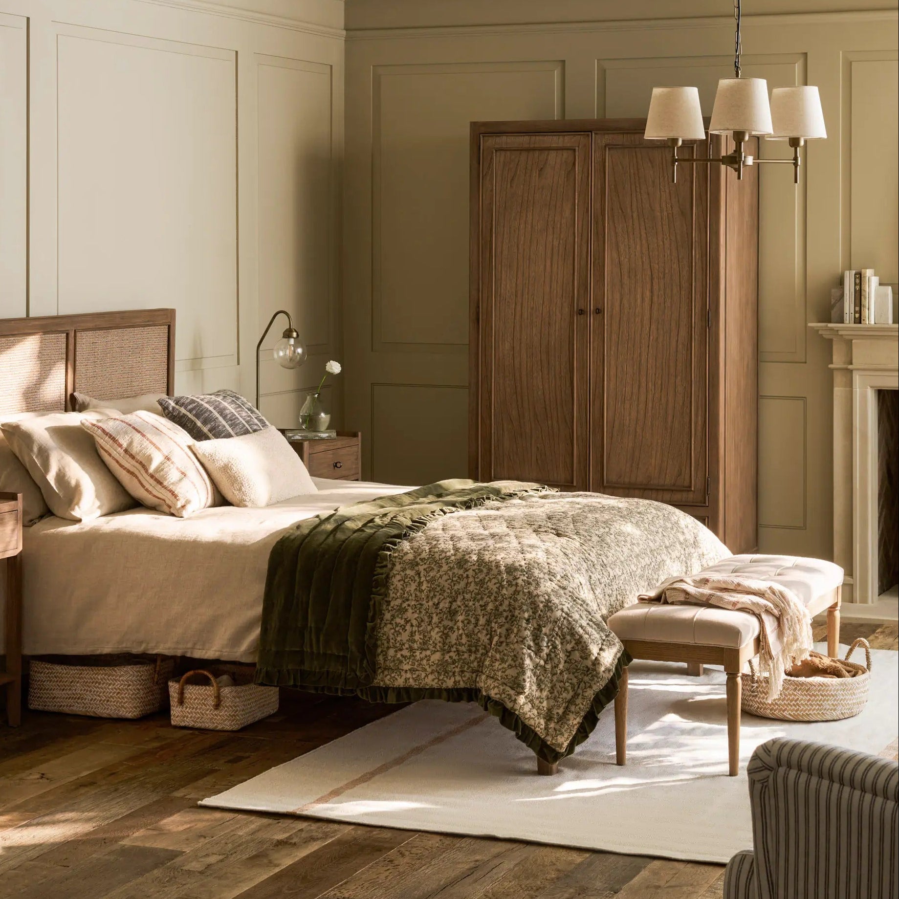 Chesterton King Bed Natural