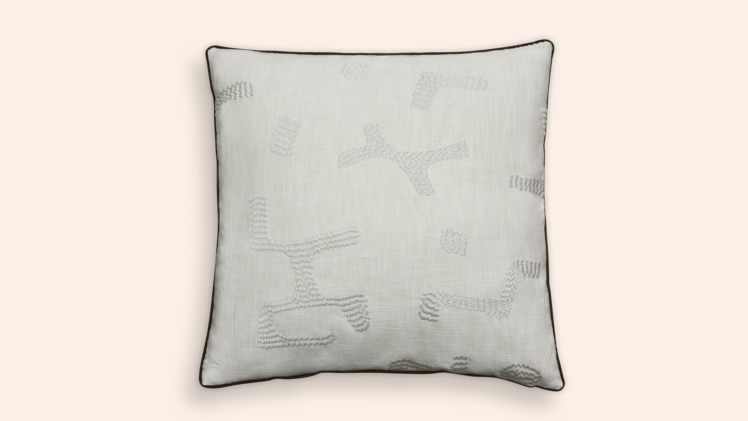 Raphia Cushion, Powder