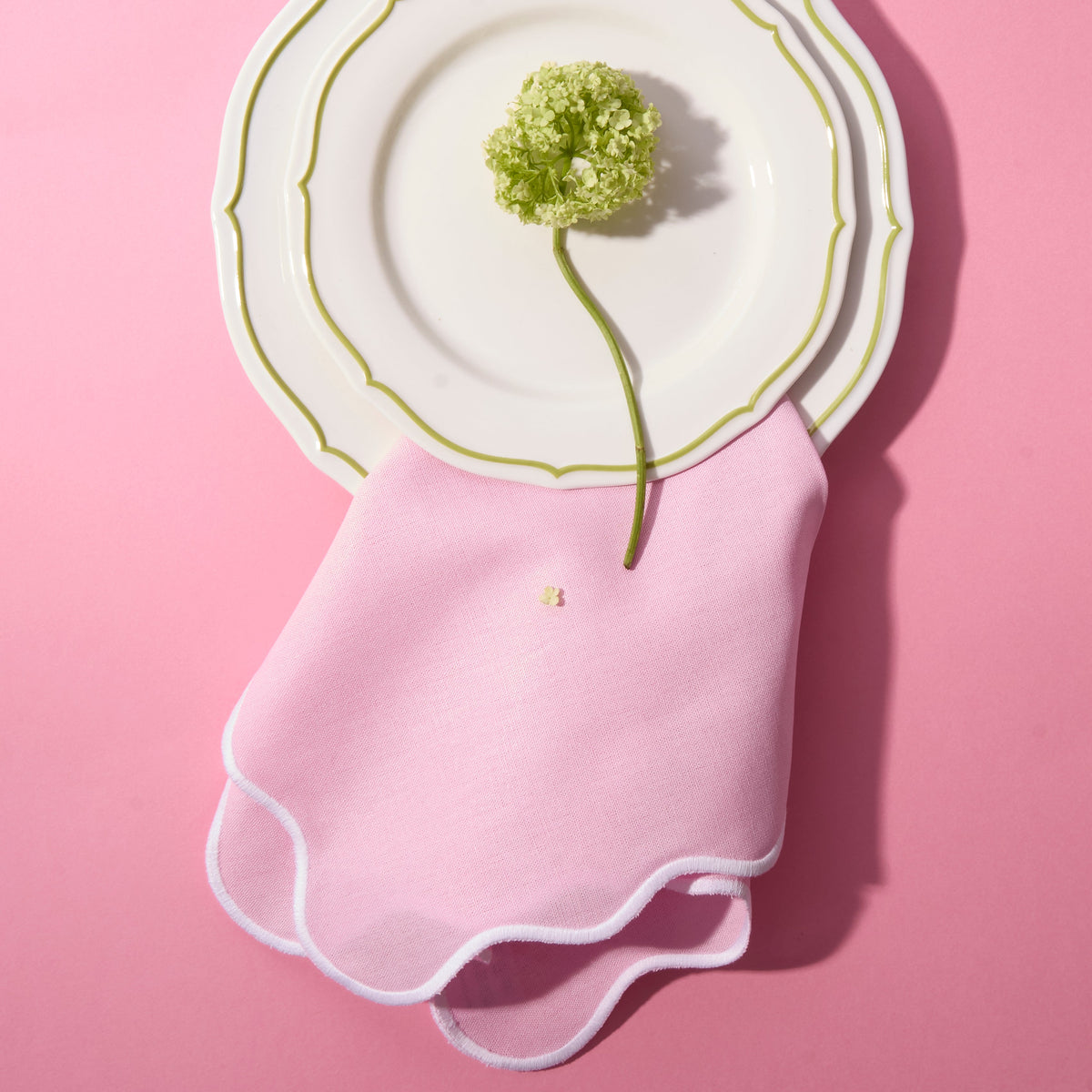 Pale pink Wave napkin with white embroidered edge (Set of 4)