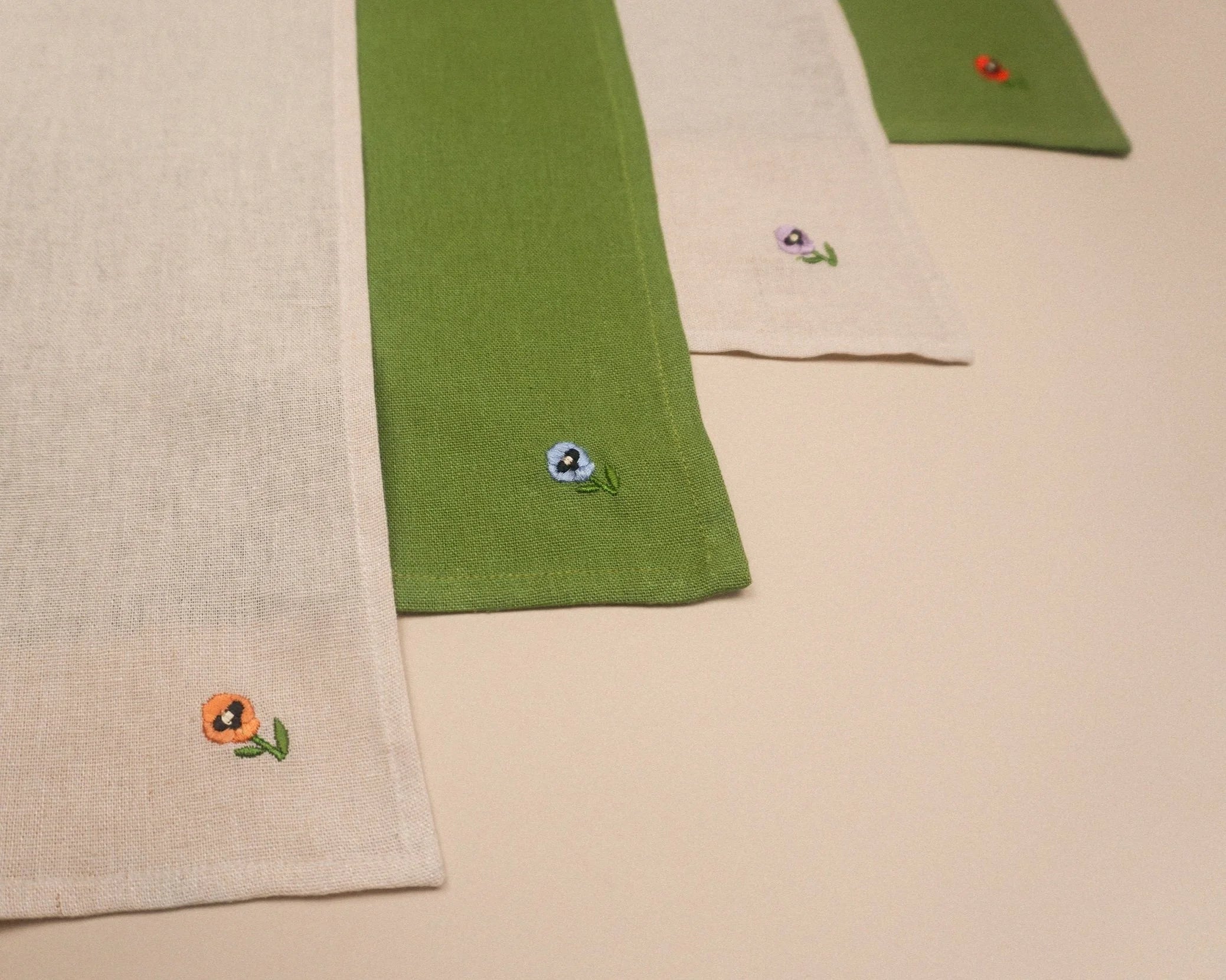 Winter Pansy Napkins (set of 4)