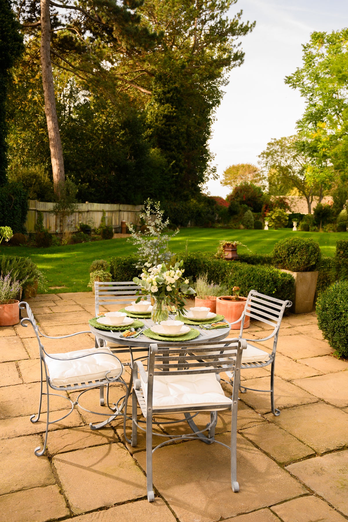 Southwold Round Dining Table 1m