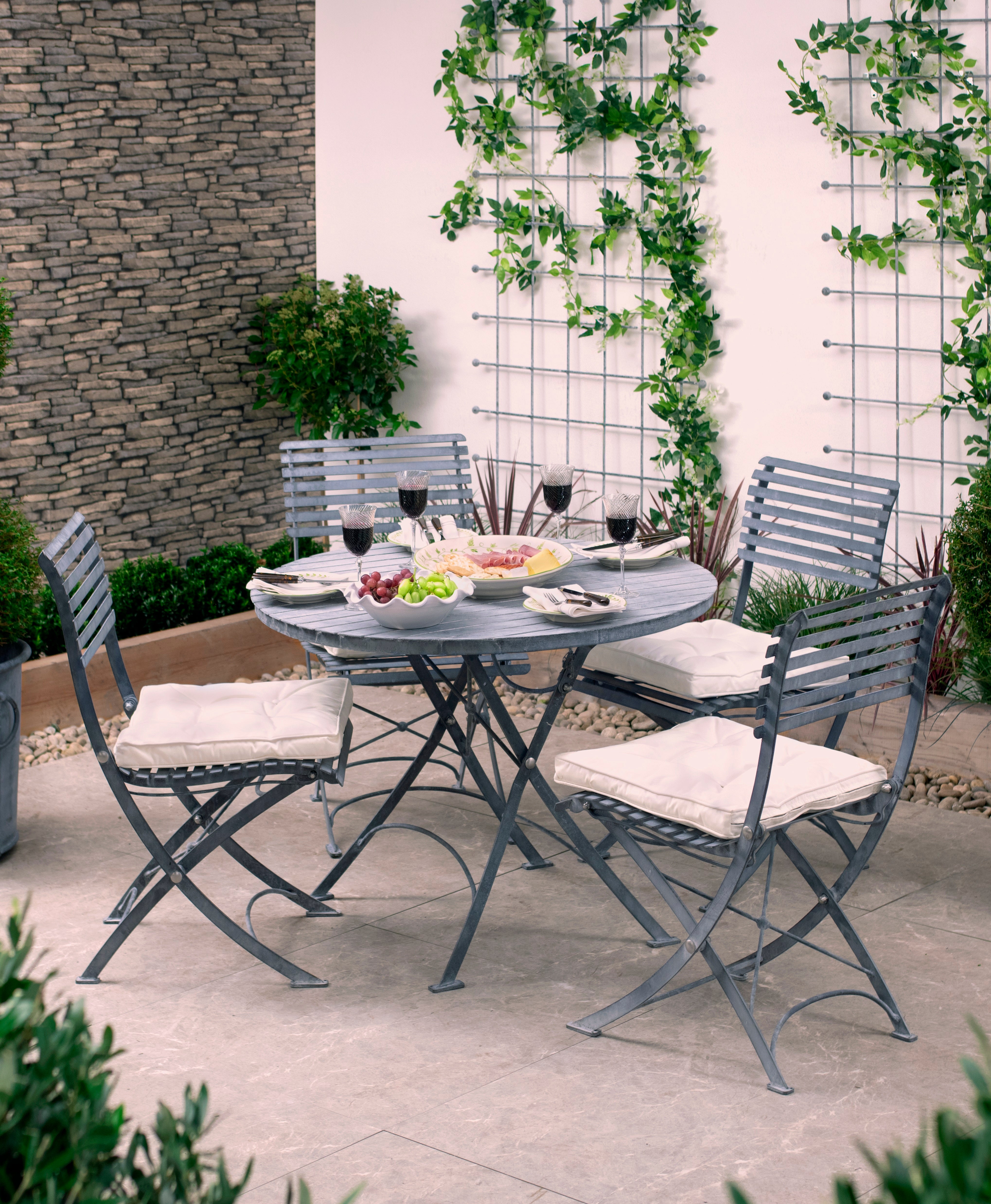 Darsham 1m Round Table & 4 Chairs Type B Etched