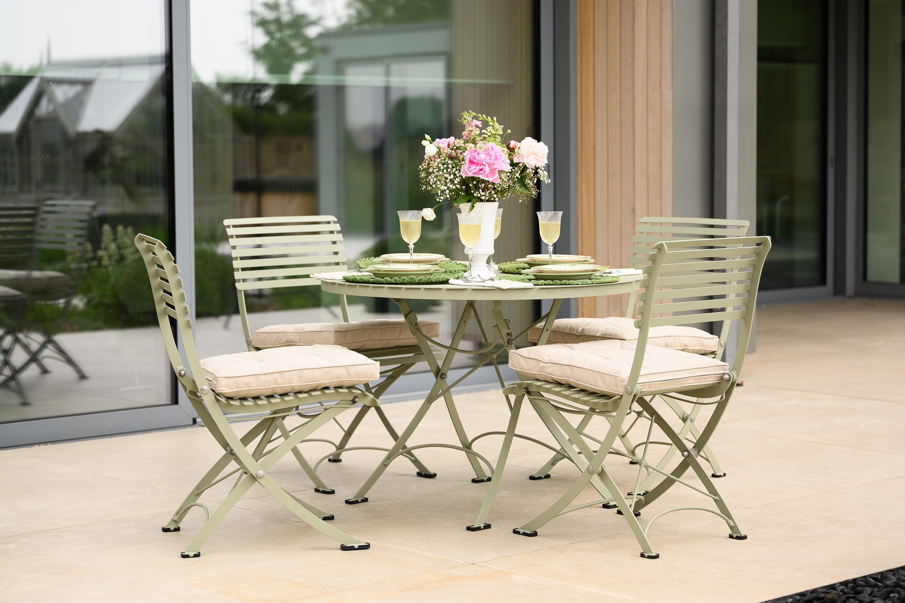 Darsham 1m Round Table & 4 Chairs Type B Lichen Green