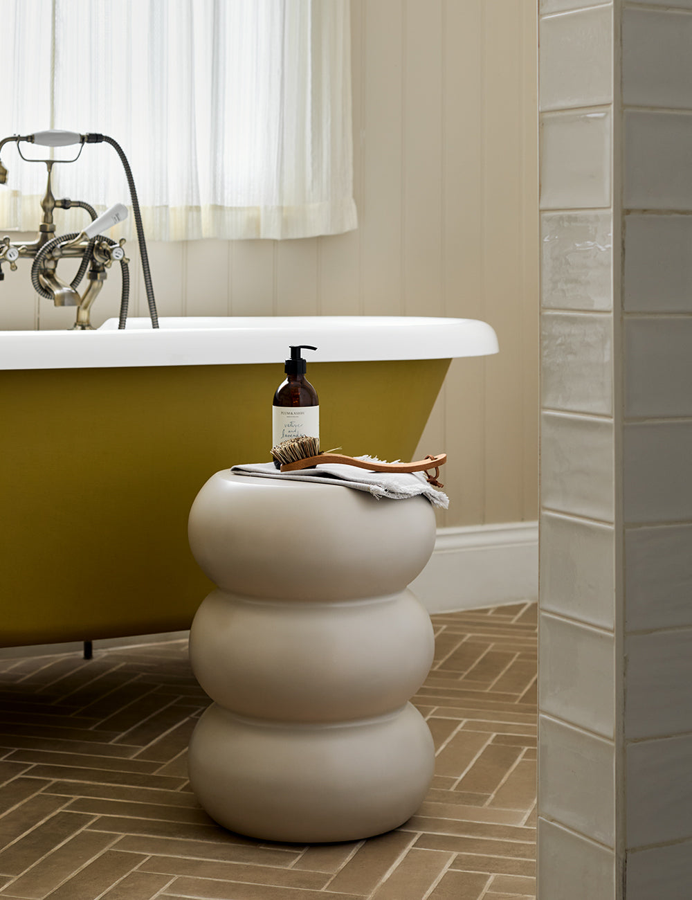 Essie Curvy Side Table in Panna Cotta