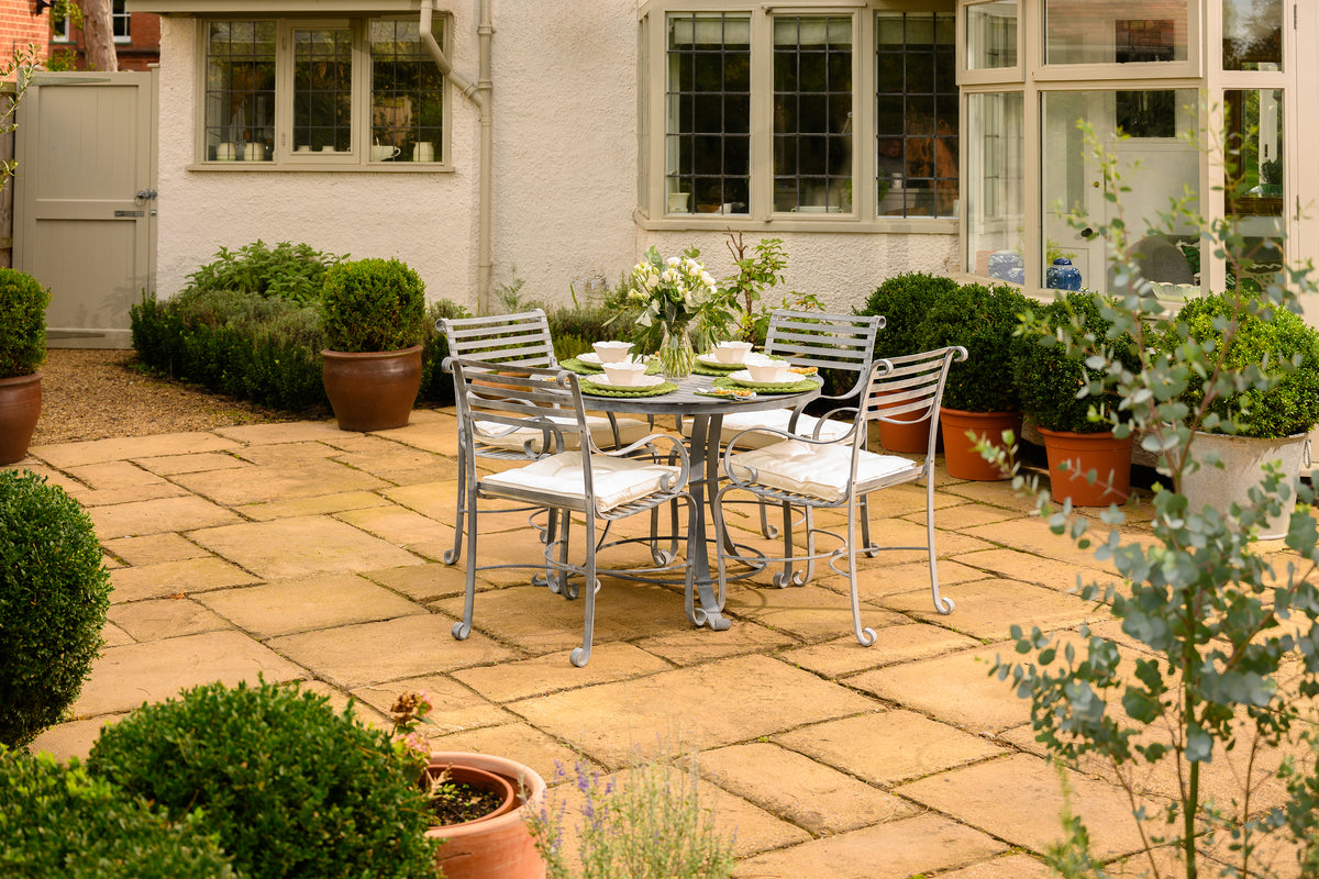 Southwold Round Dining Table 1m