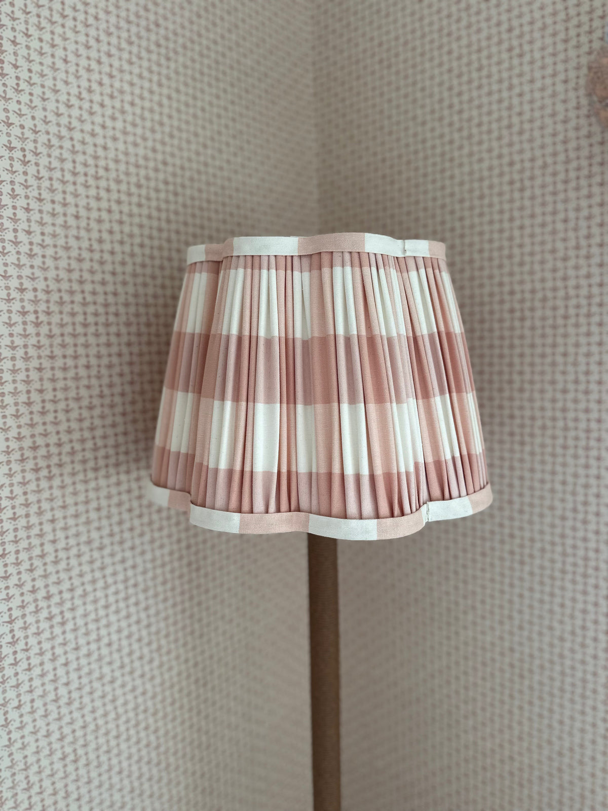 Pleated Scalloped Lampshade 35cm Pink
