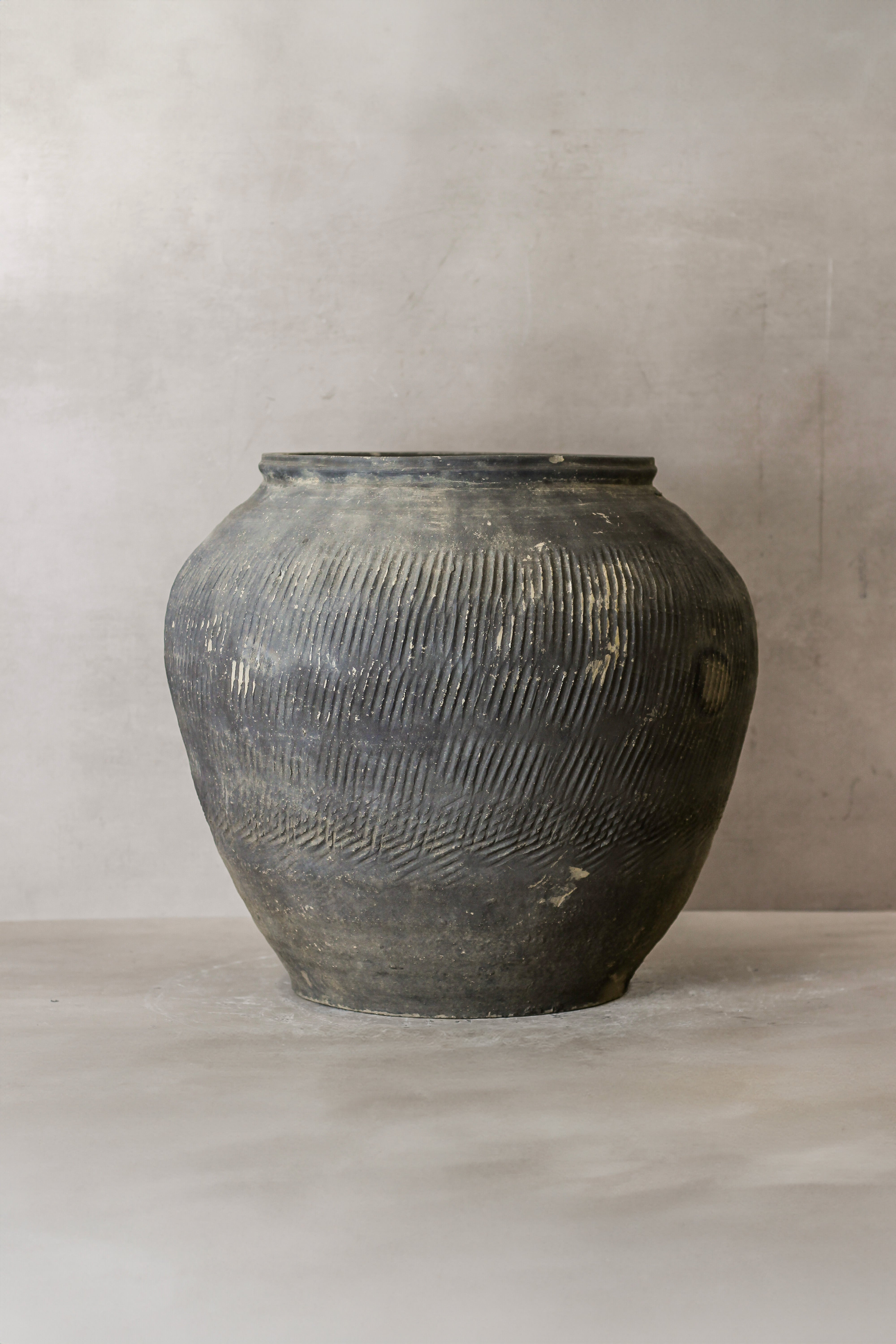 Vintage Textured Grey Pot - VT04