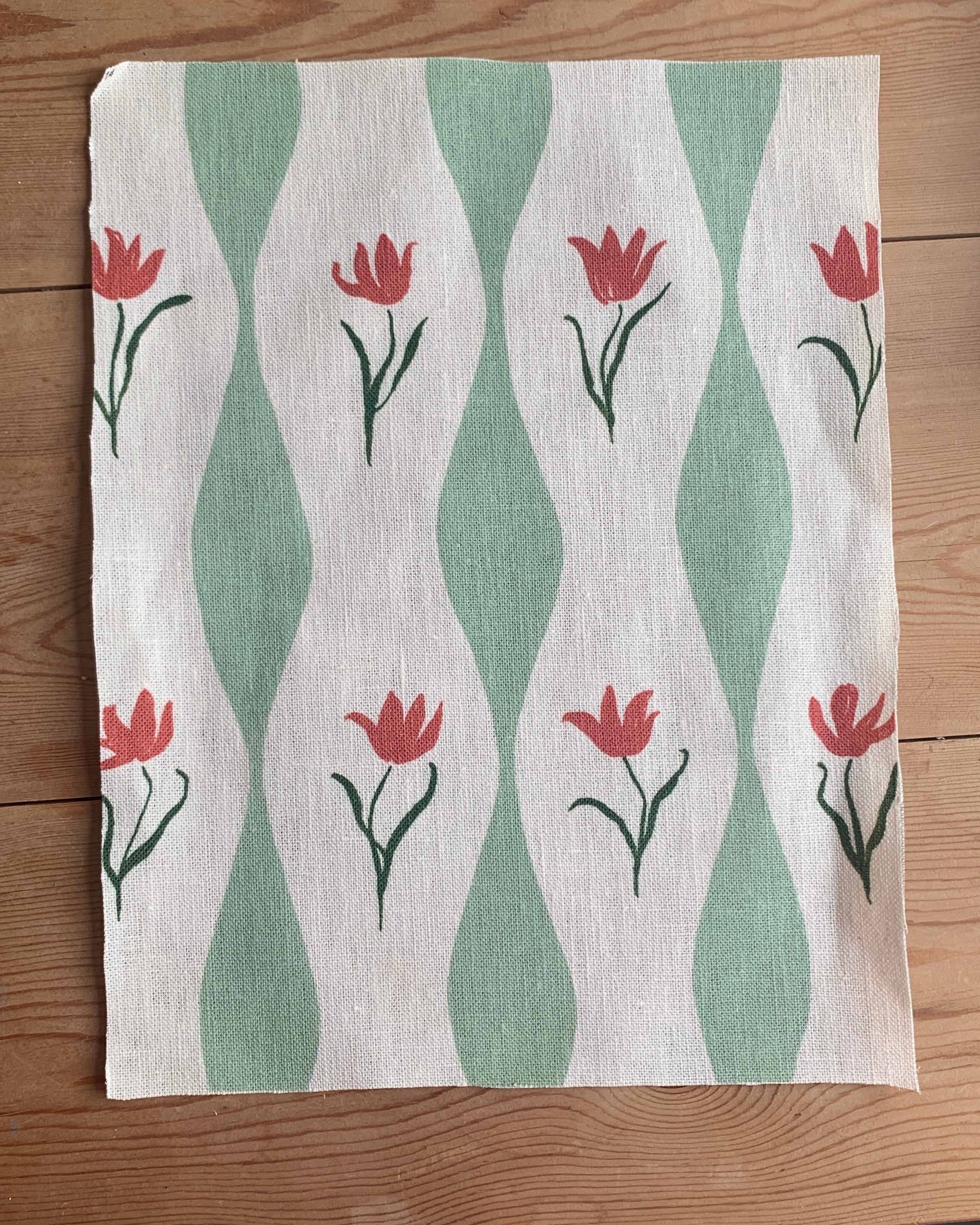 Tulip Wave Linen Fabric | Pistachio