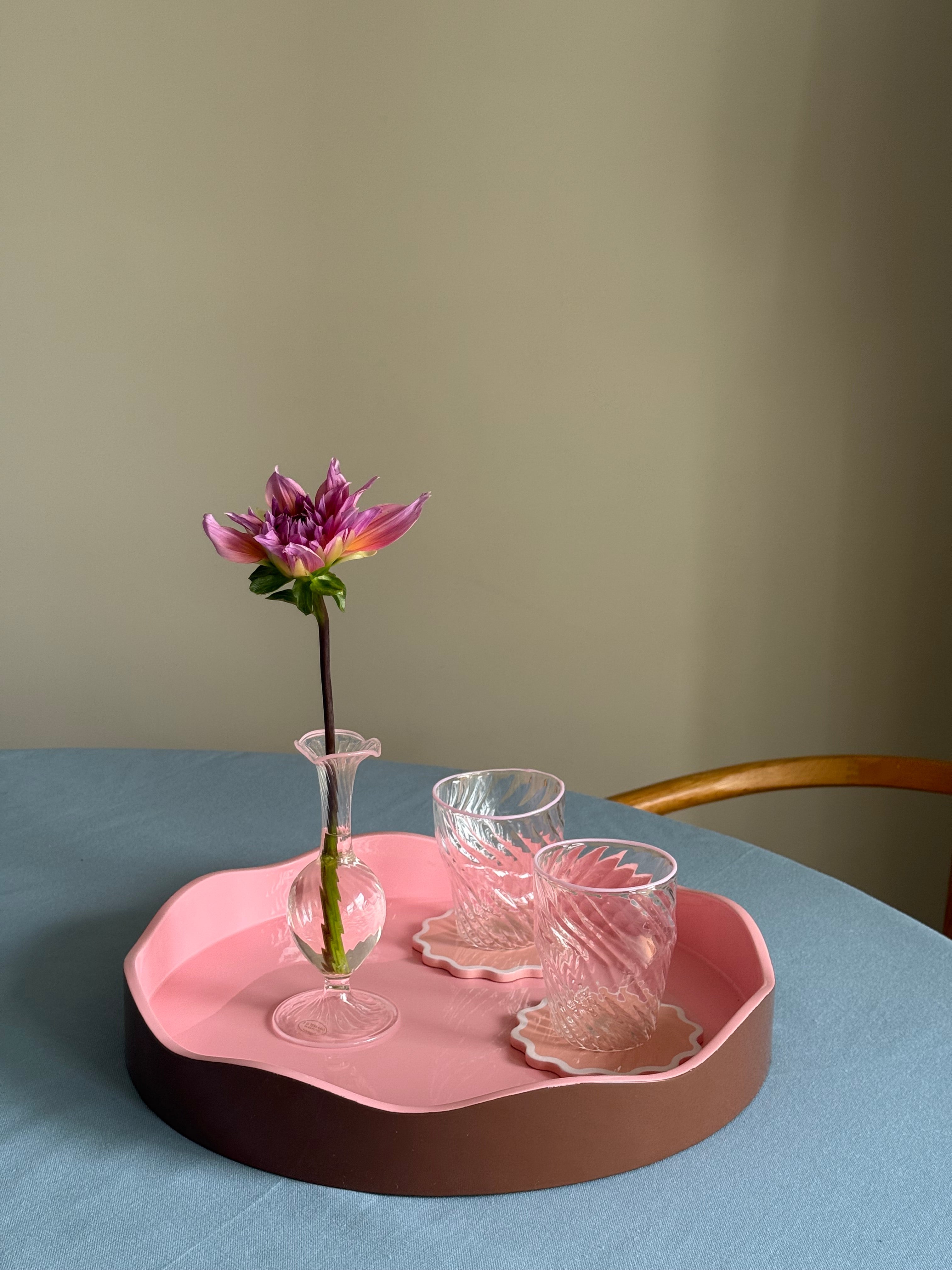 Allegra Round Wiggle Tray in Pink and Brown
