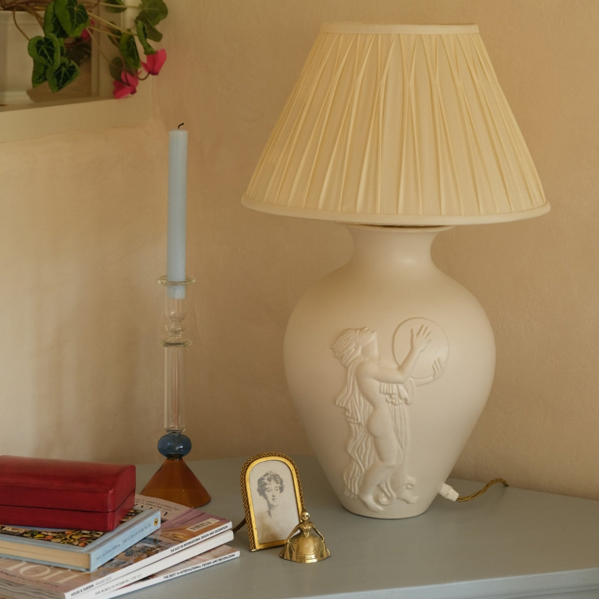 Roman Figure Ceramic Table Lamp