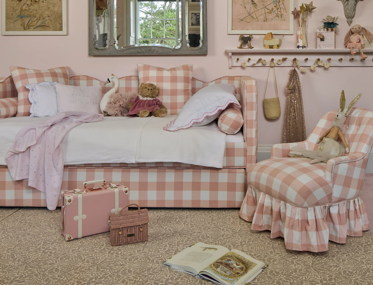 Lochlan Wavy Bed in Pink