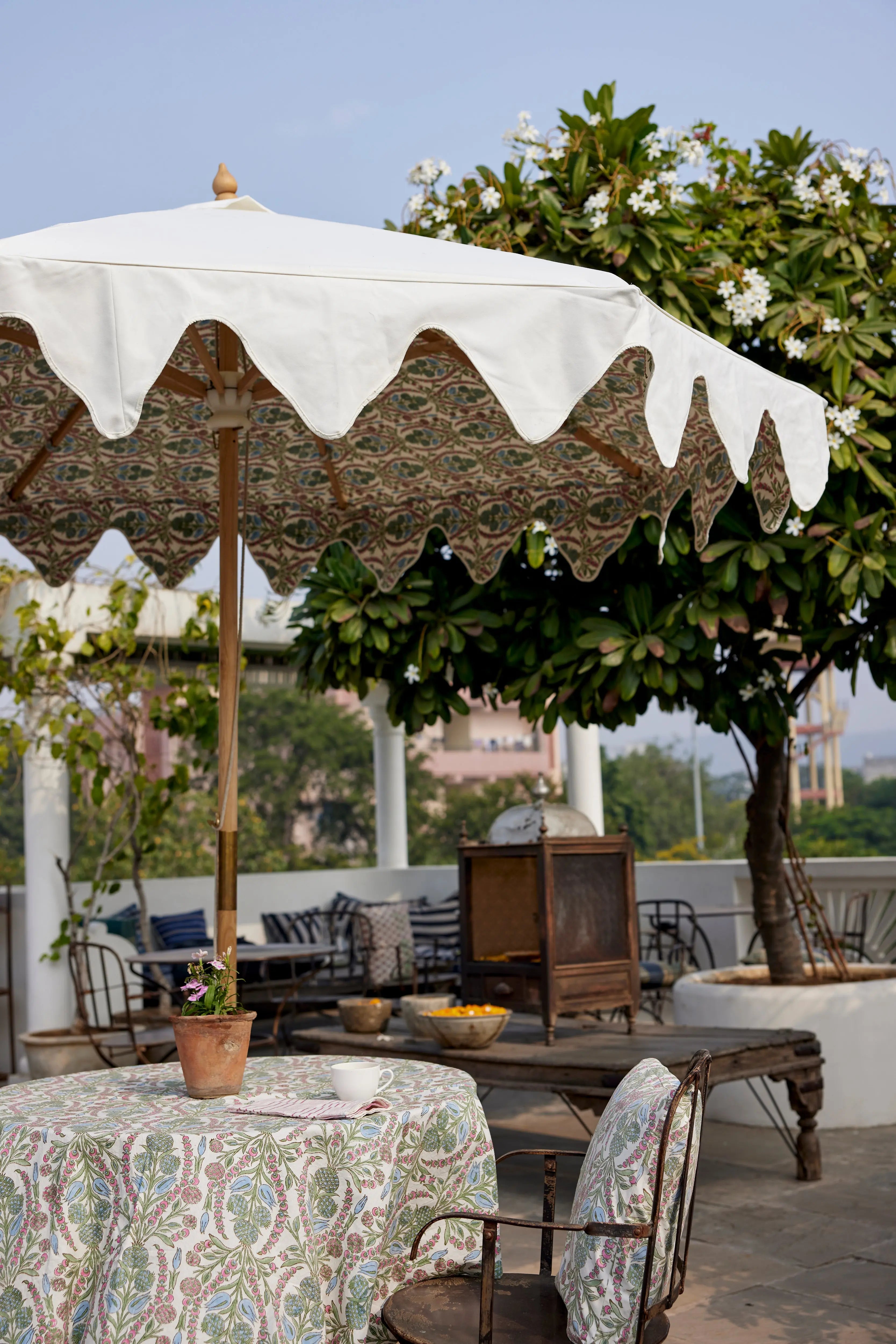 Horkesley Luxury Garden Parasol | Anaar Bliss