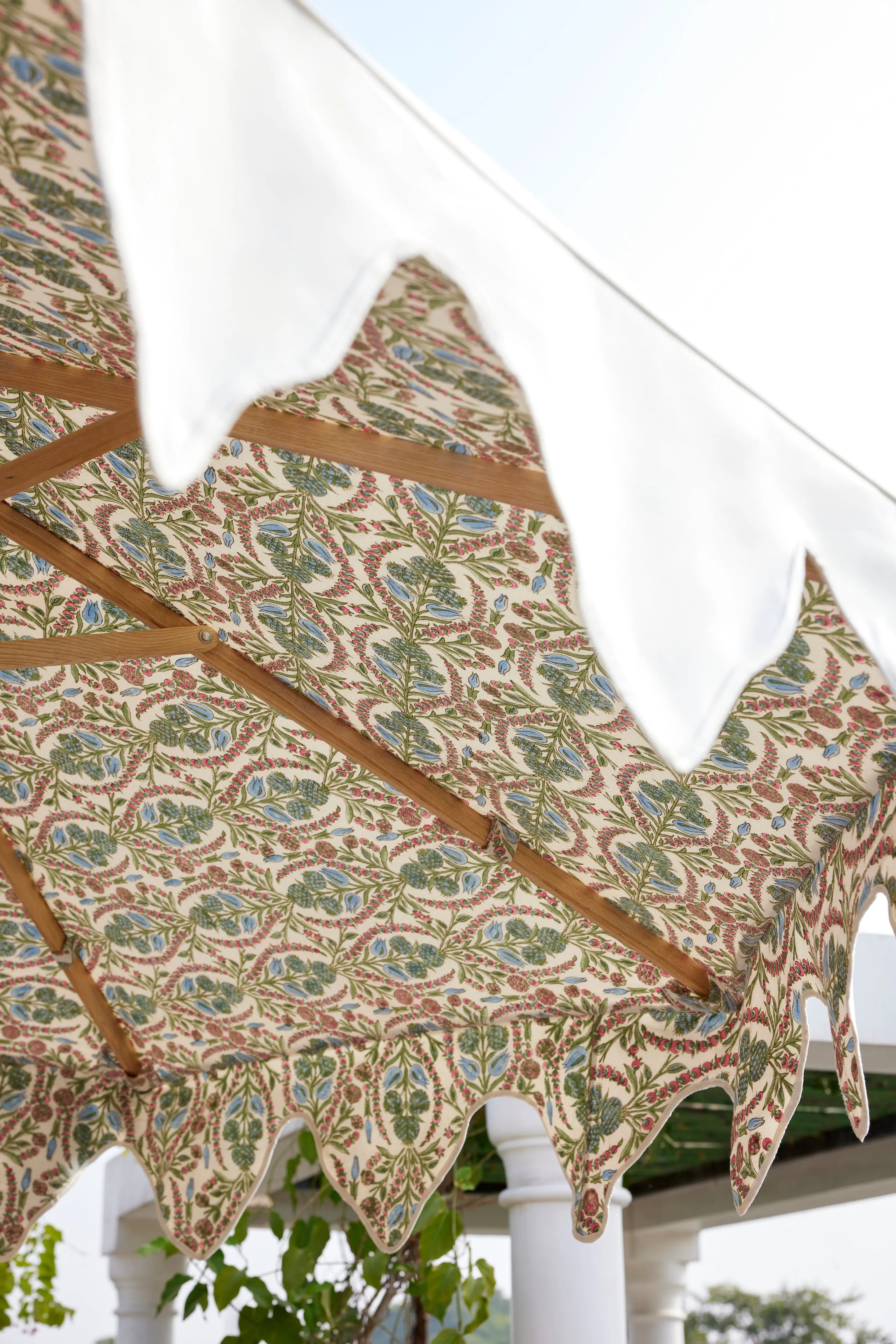 Horkesley Luxury Garden Parasol | Anaar Bliss