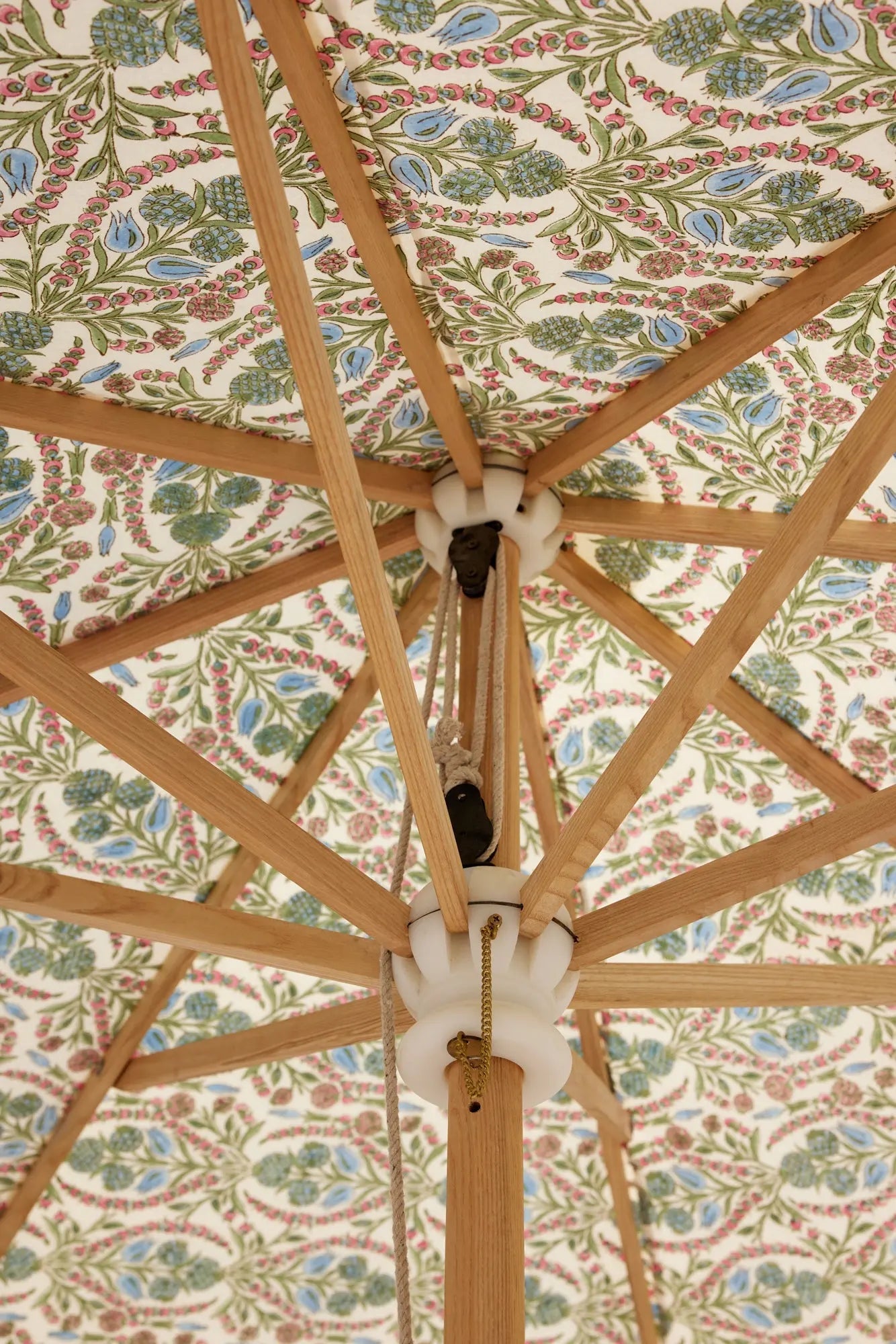 Horkesley Luxury Garden Parasol | Anaar Bliss