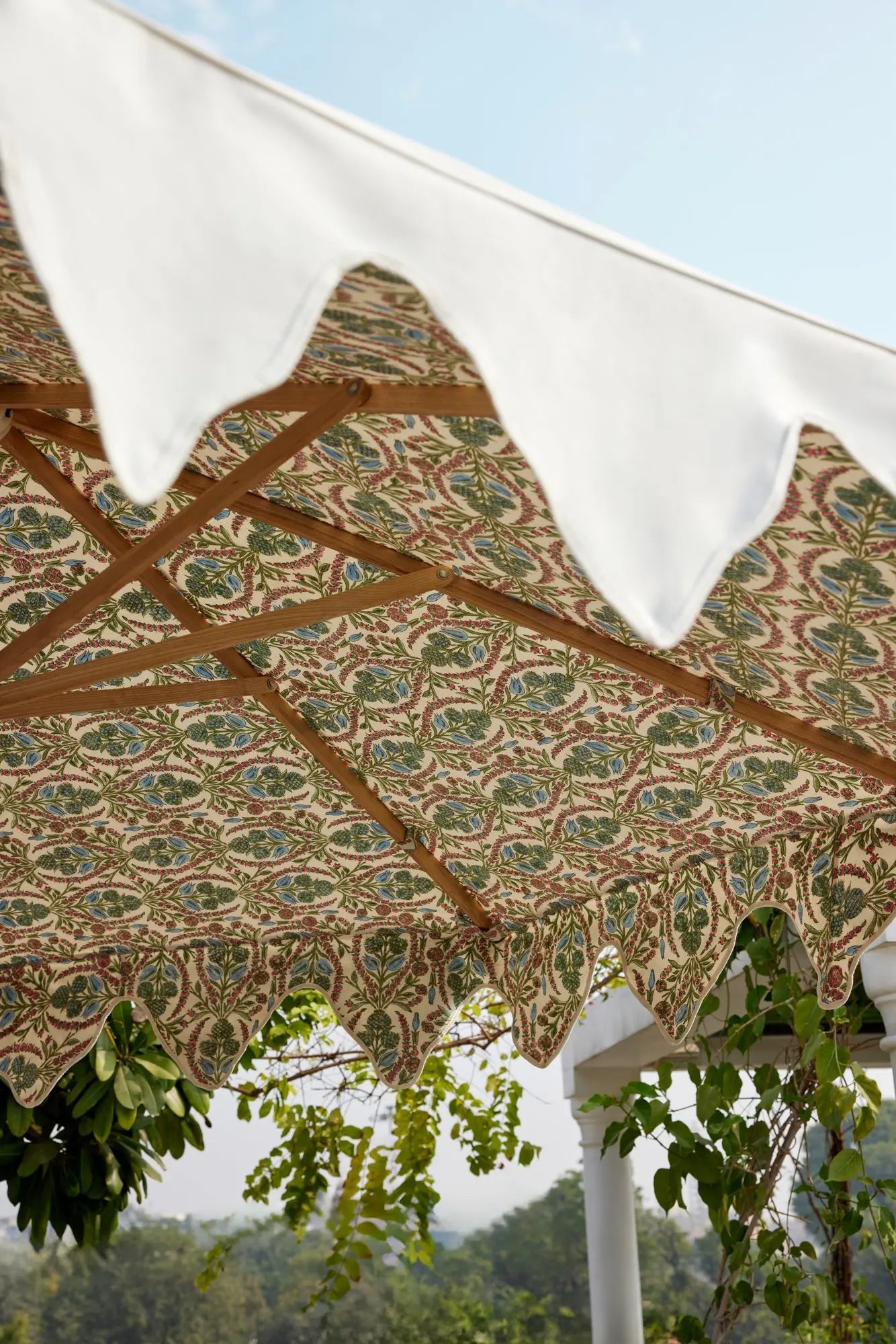 Horkesley Luxury Garden Parasol | Anaar Bliss