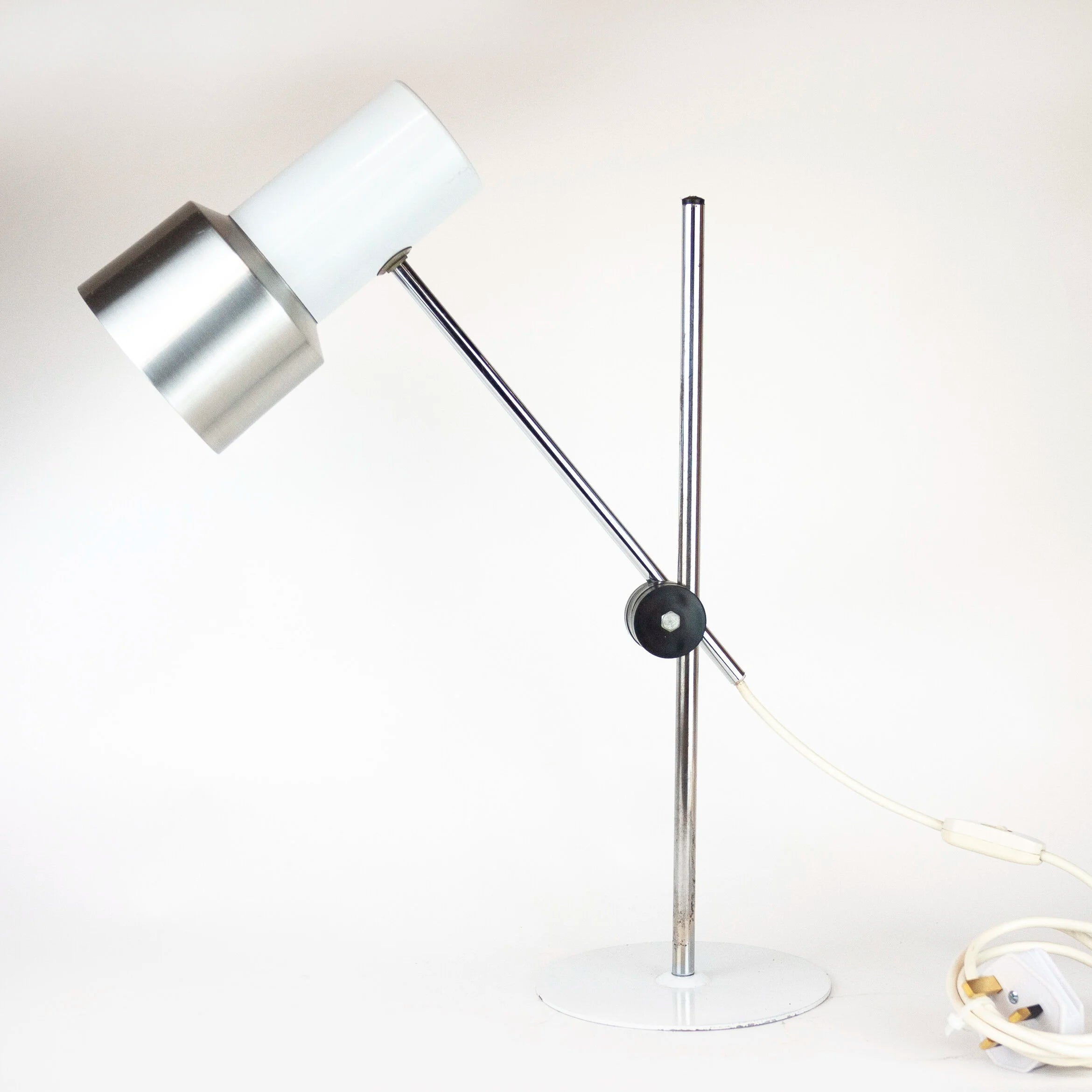 Vintage Italian White Aluminium Desk Lamp by Prova, 1960s