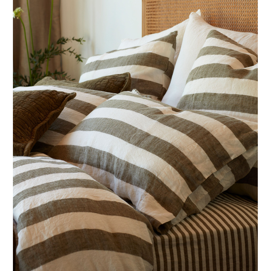 Olive-Cora-Linen-Portrait.jpg?output=png&maxage=31d&w=1048&h=1048&fit=contain&we&n=-1
