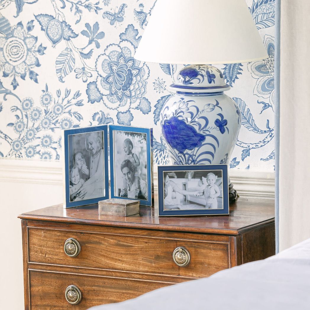 navy-blue-enamel-silver-frame-802152.jpg?output=png&maxage=31d&w=1048&h=1048&fit=contain&we&n=-1