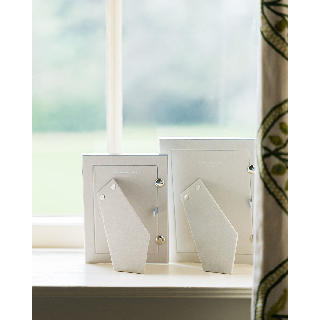 powder-blue-enamel-silver-frame-806606.jpg?output=png&maxage=31d&w=1048&h=1048&fit=contain&we&n=-1