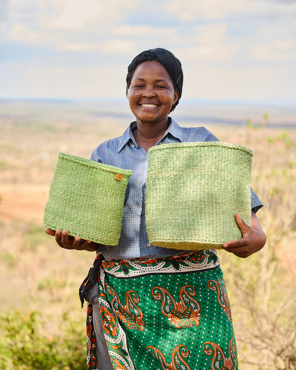 KITENDO: Soft Green Woven Storage Basket
