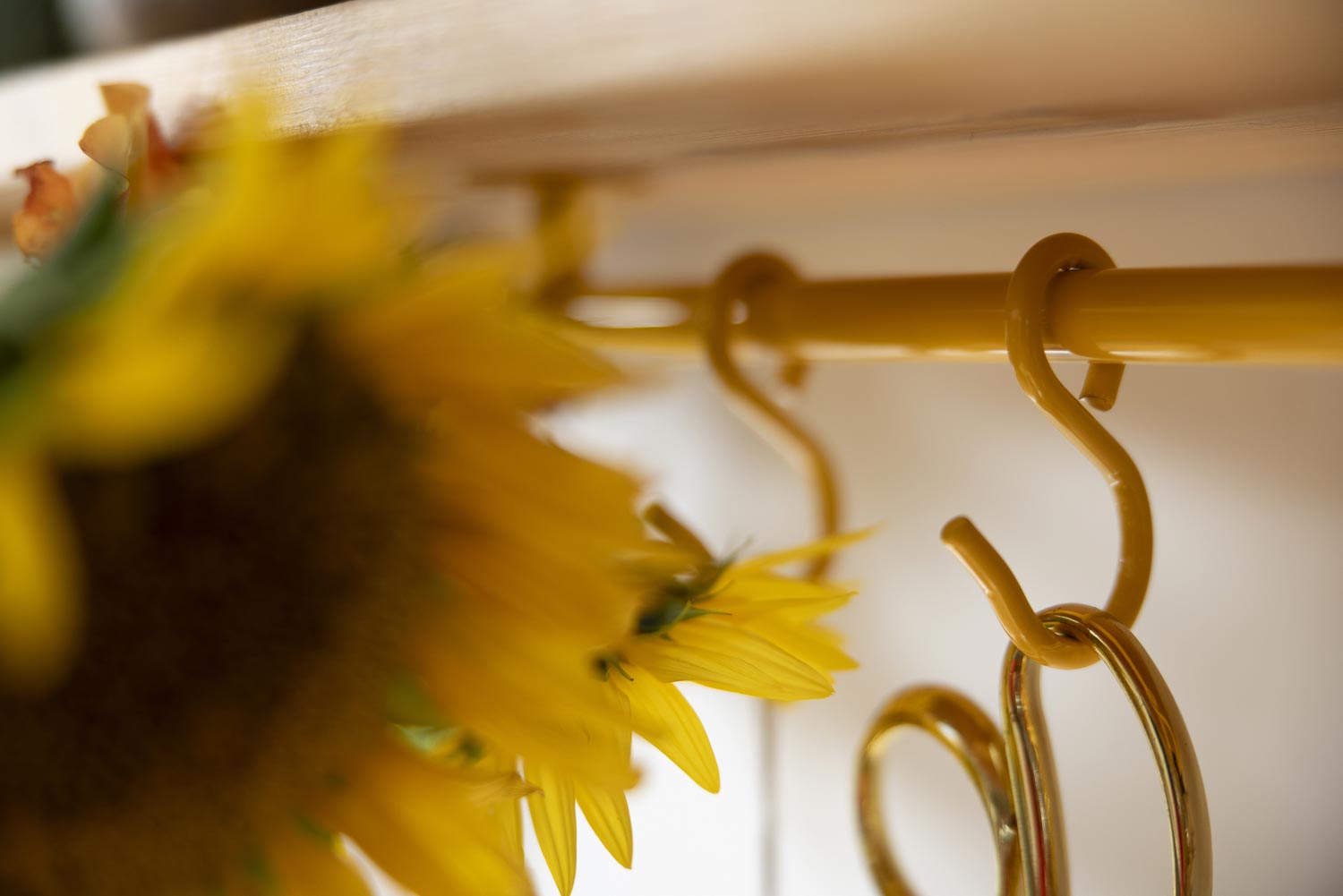 The 40cm Signal Yellow Hanging Rail