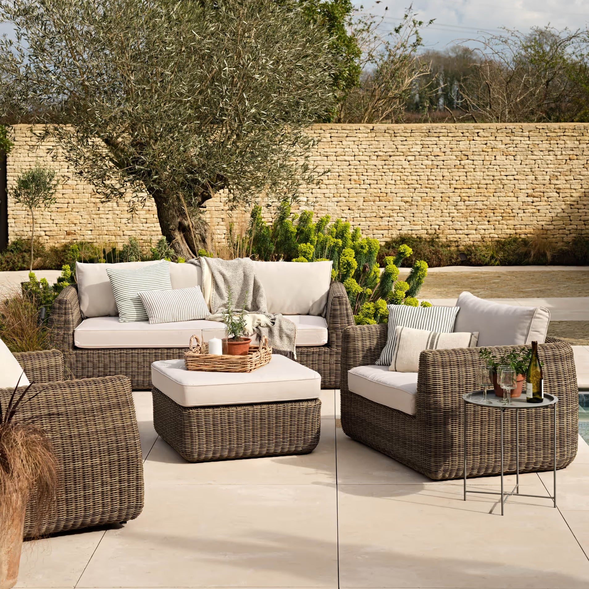 Skala 3 Seater-Sofa, Armchairs & Ottoman Set | Dark Rattan