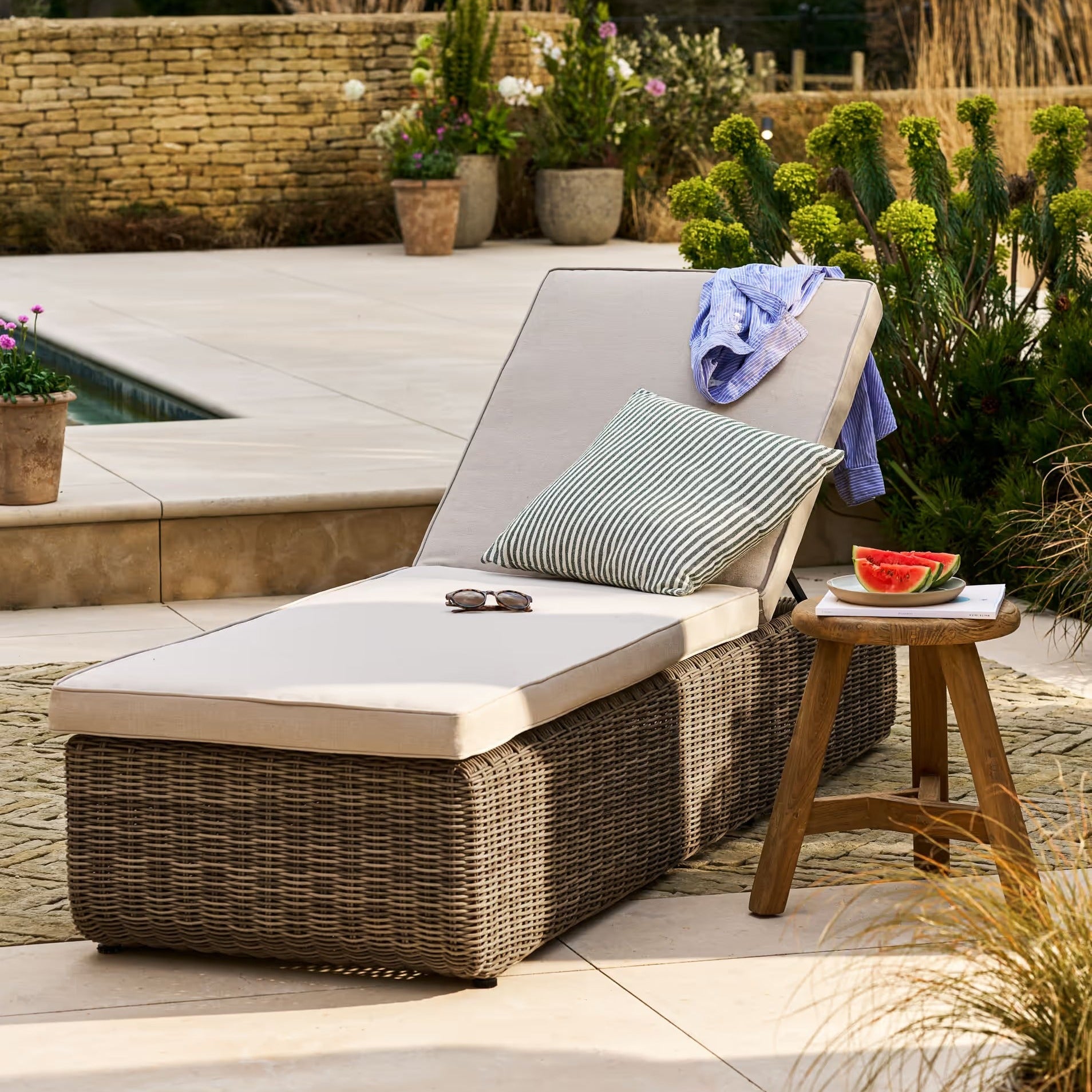 Skala Lounger | Dark Rattan