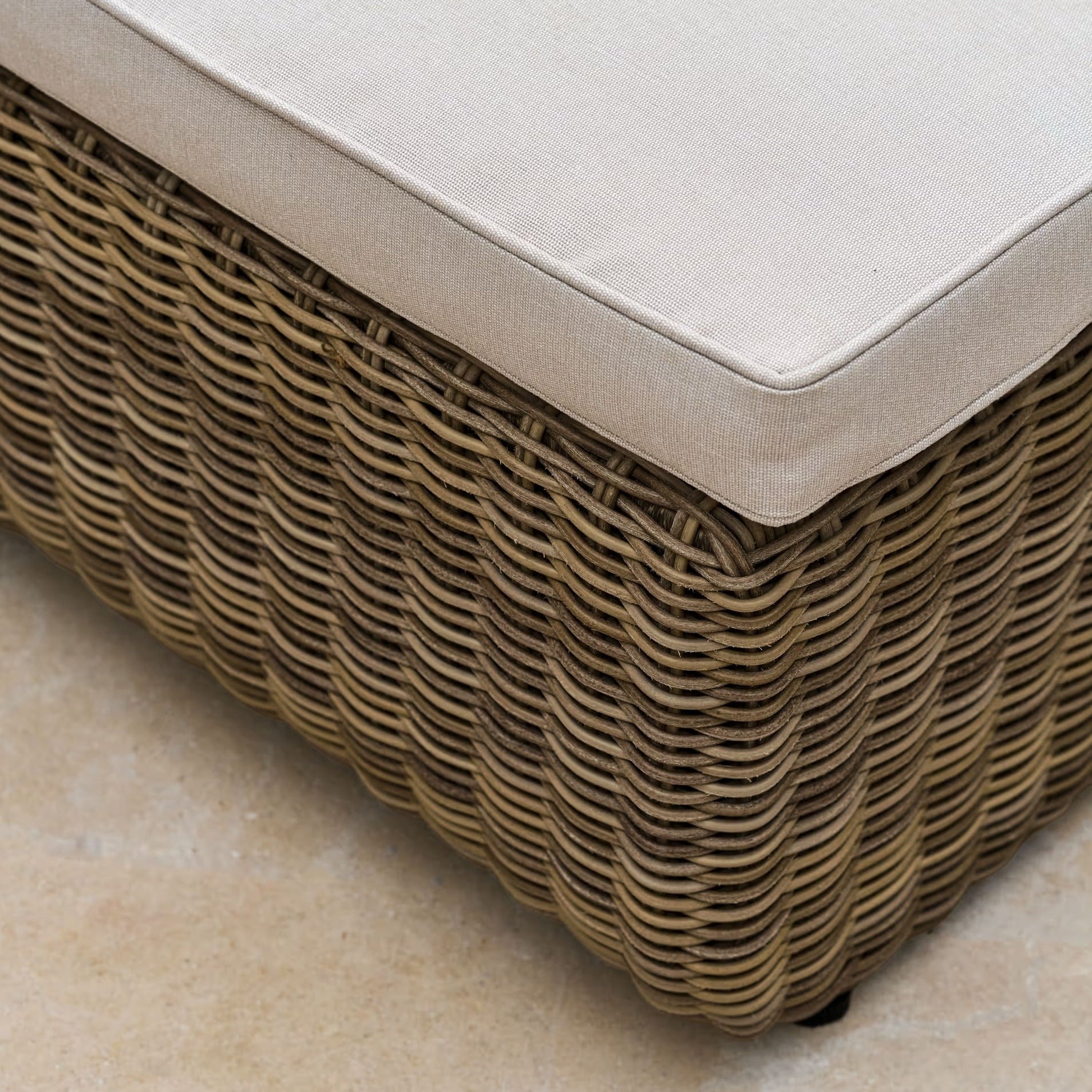 Skala Lounger | Dark Rattan