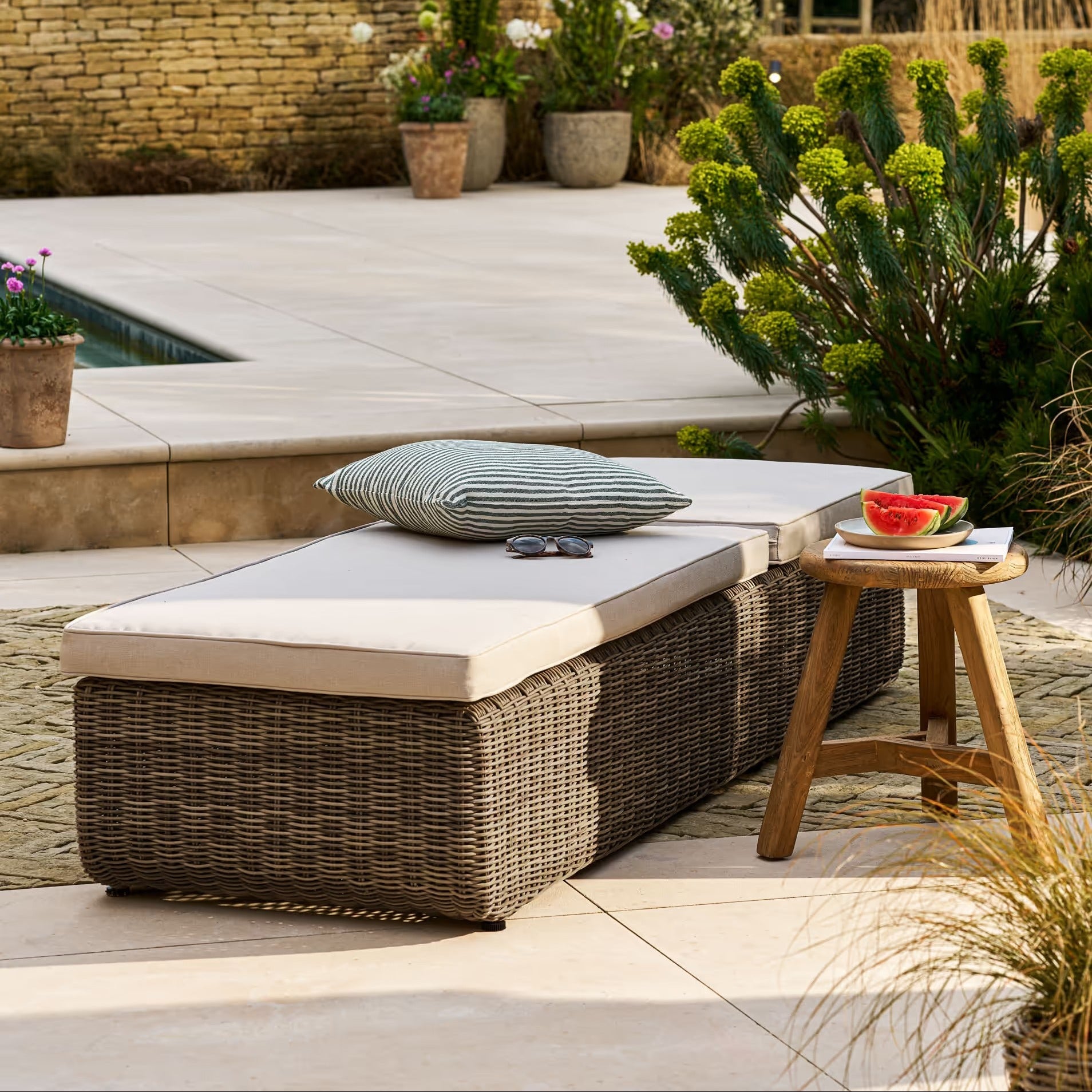 Skala Lounger | Dark Rattan