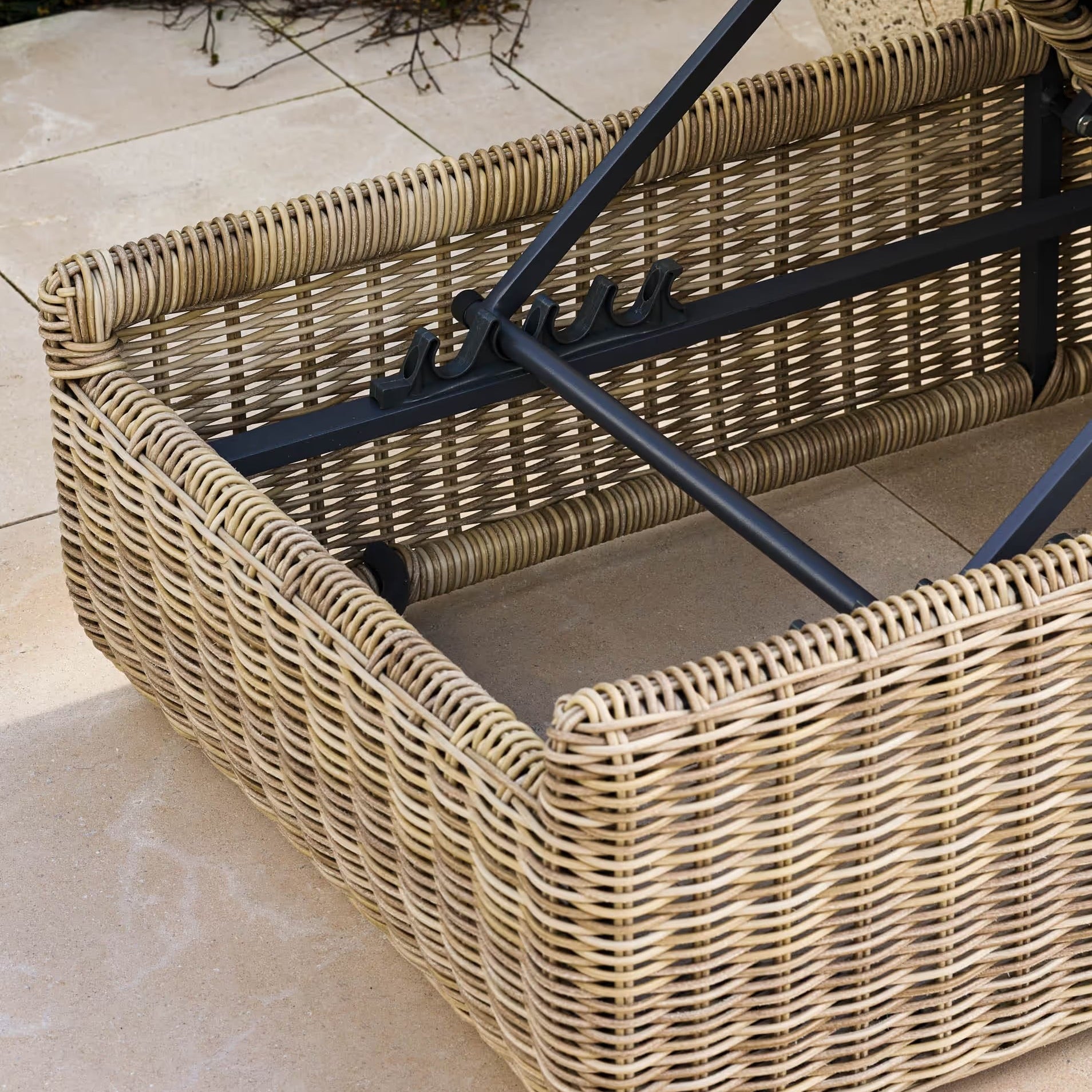 Skala Lounger | Light Rattan