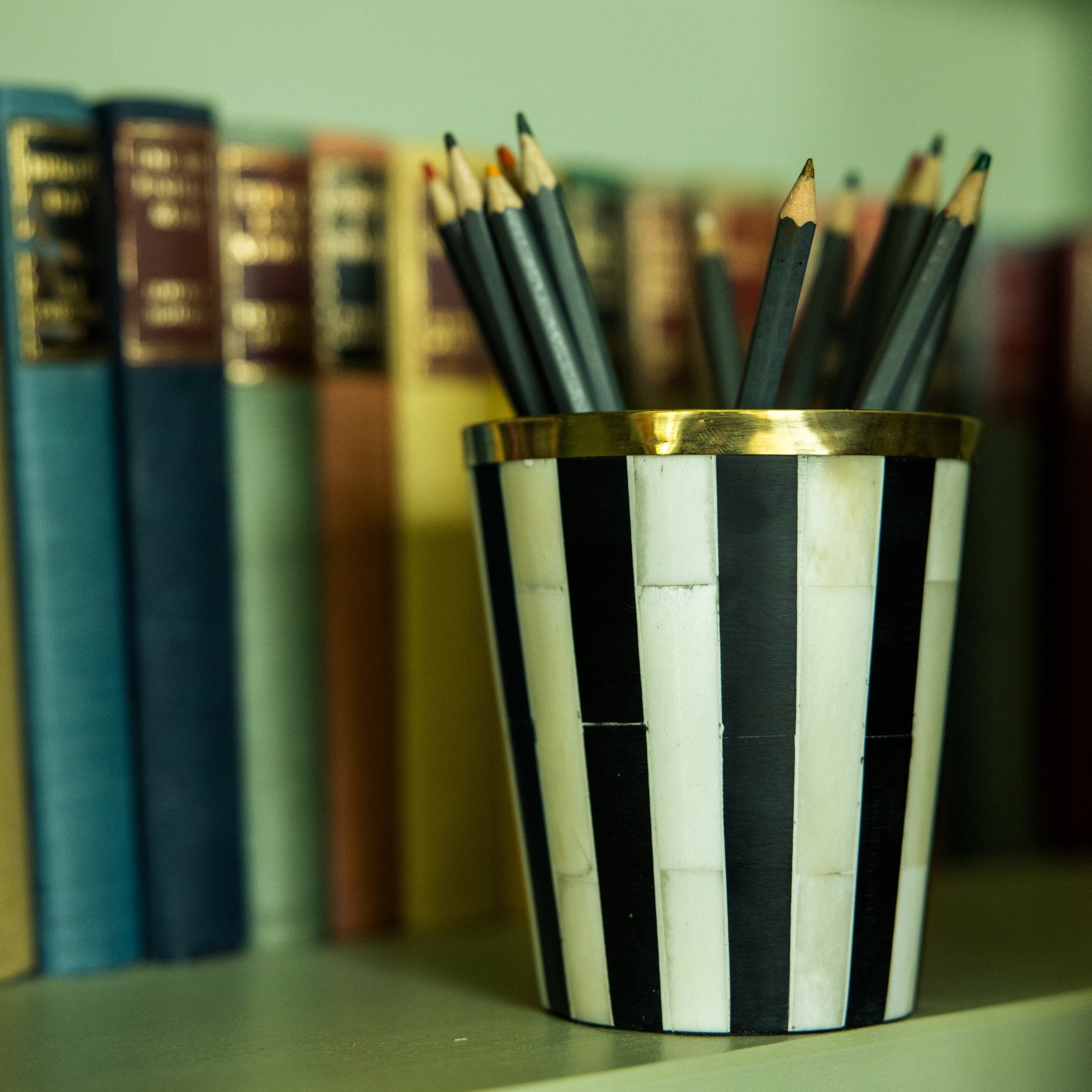 Striped Inlay Brush Pot | Black & White
