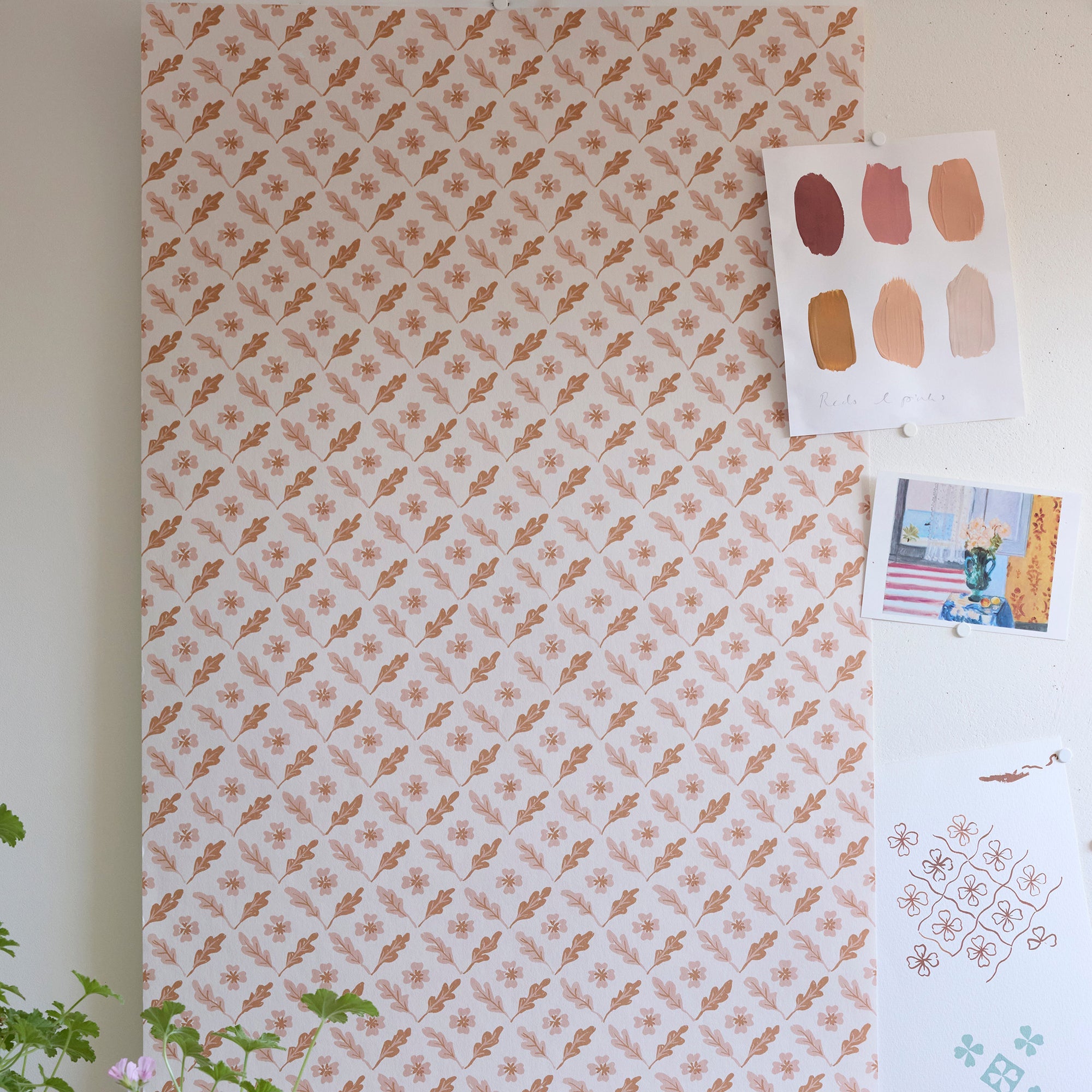 Oxalis Oak wallpaper, toffee