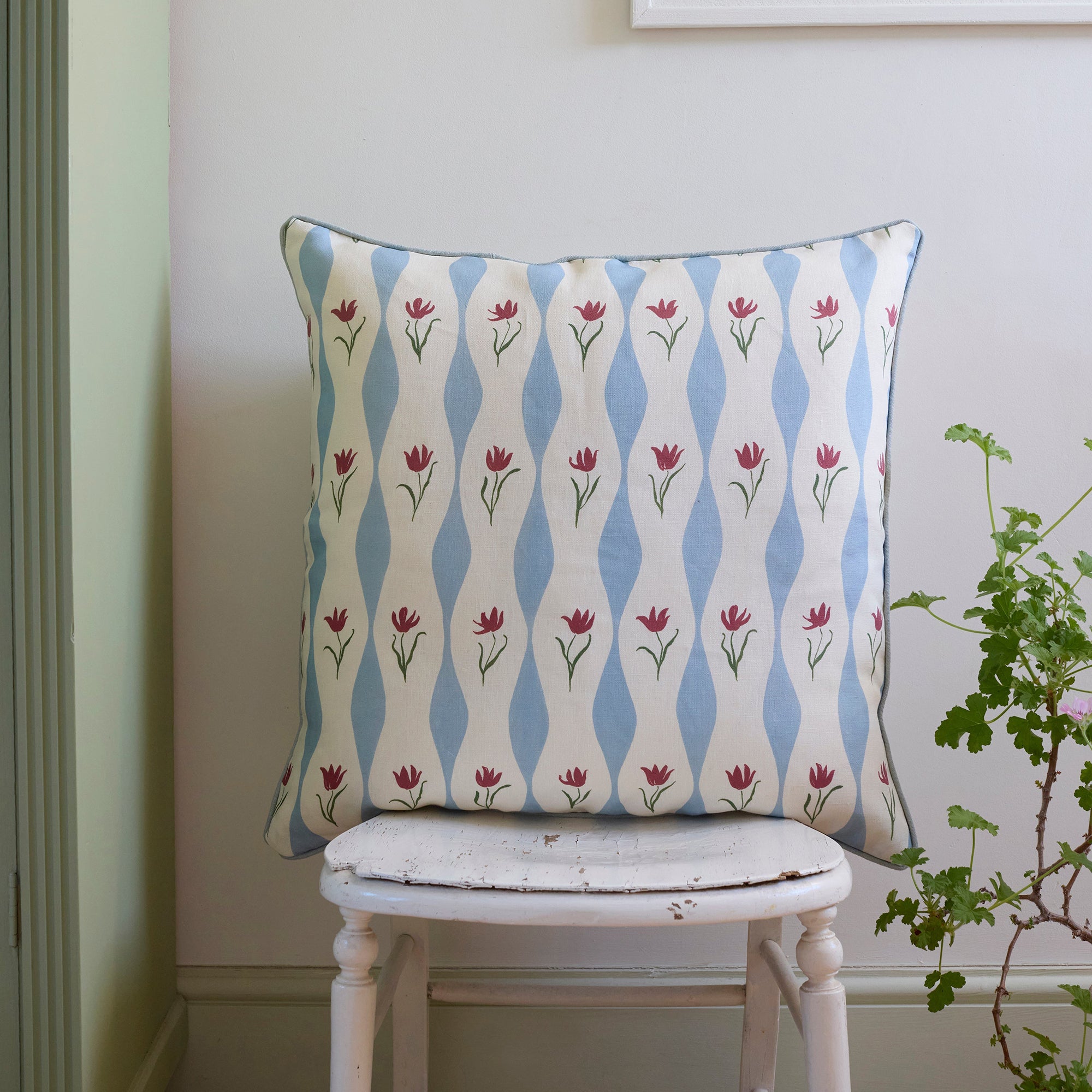 Tulip Wave (sky) linen cushion, piped | 55cm