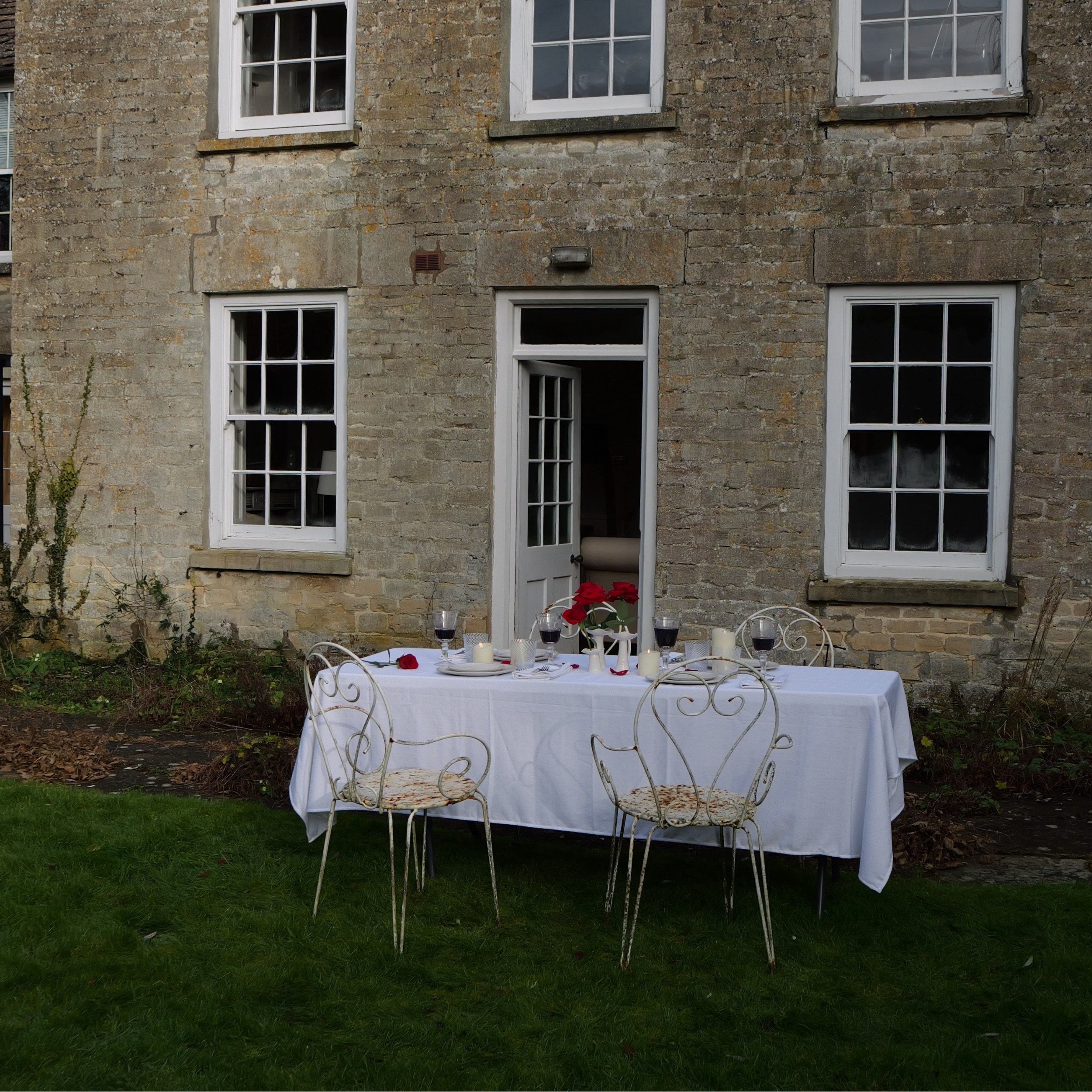White Alpine Chalet Cotton Gingham Tablecloth