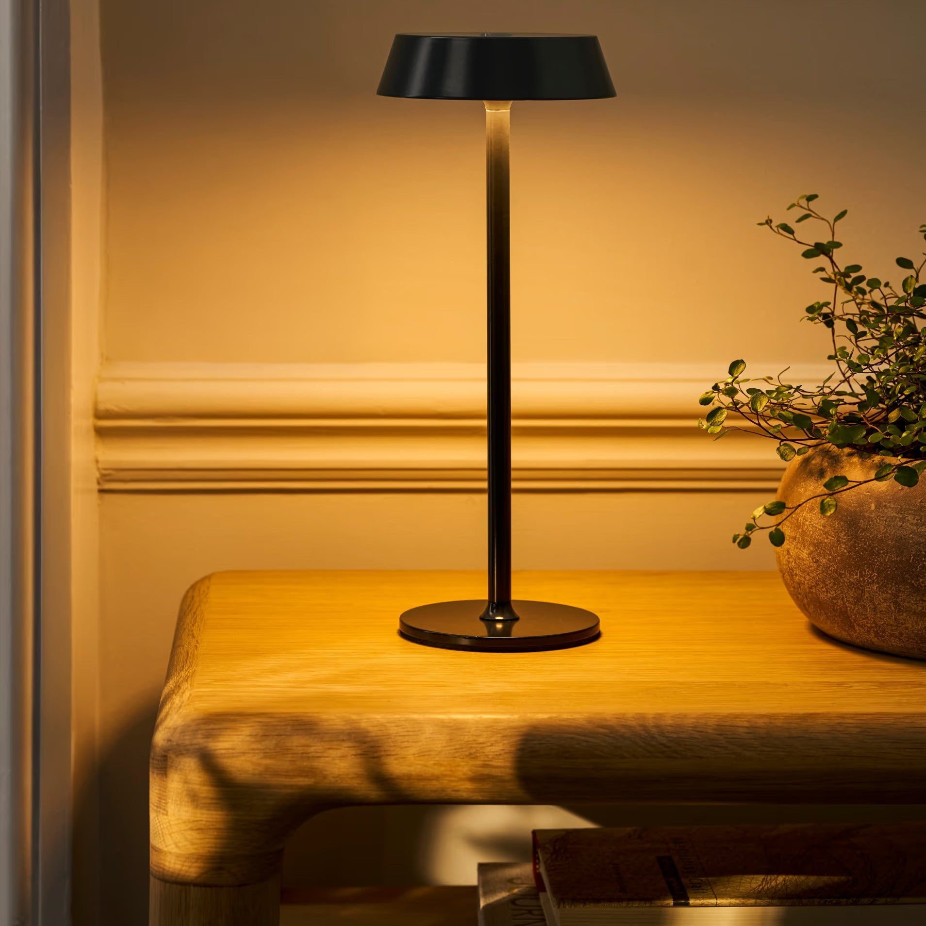 Winstone Slim Rechargable Table Lamp