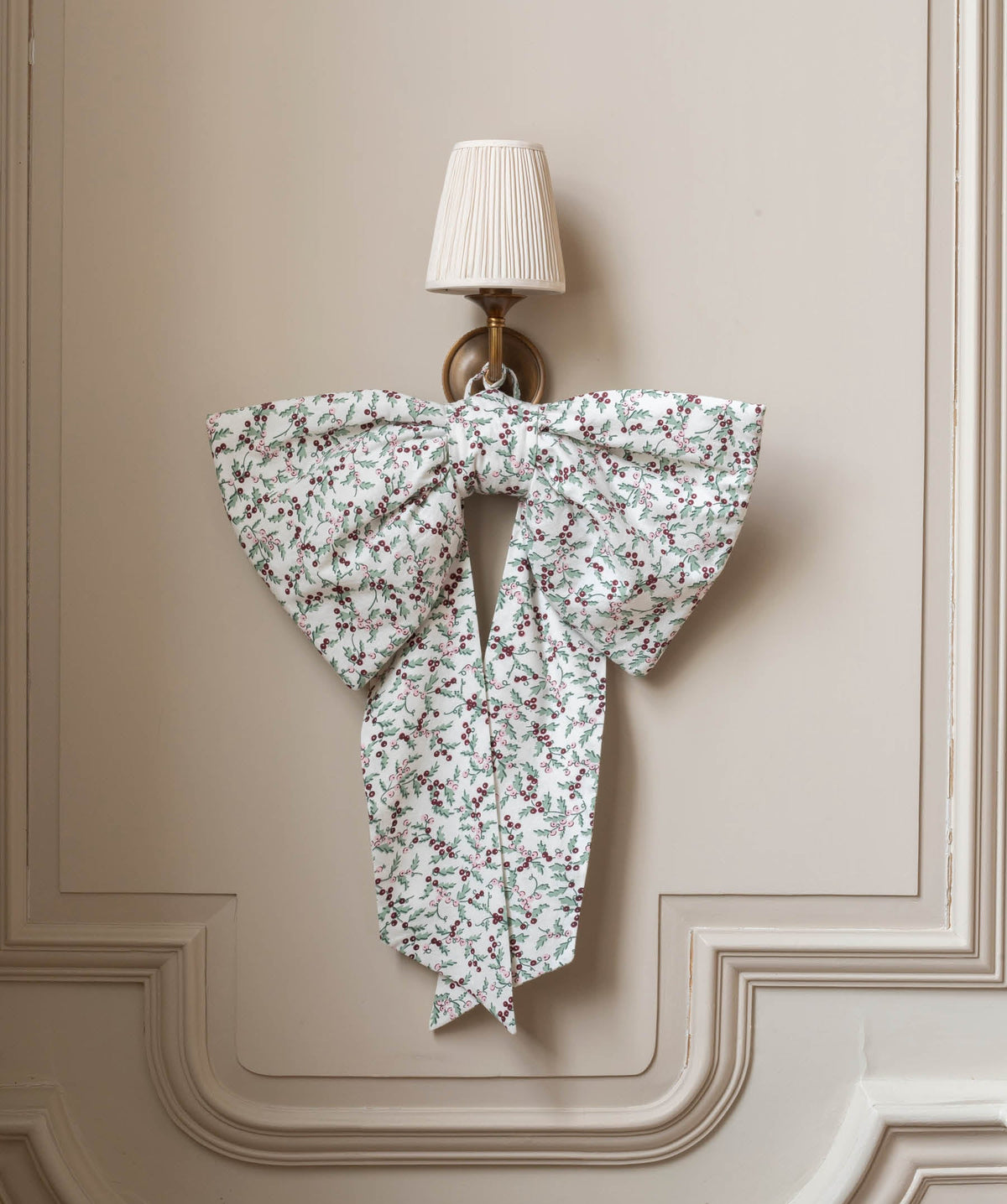 Christmas Hanging Bow - Berry Vines