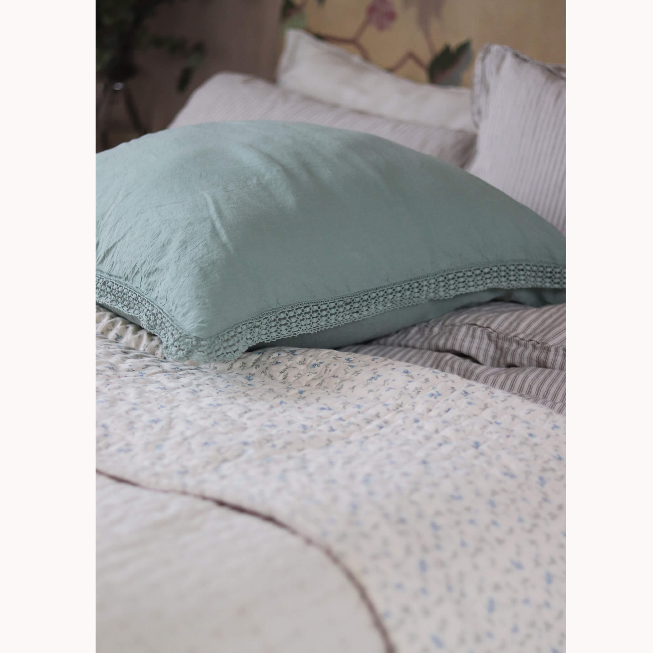 Washed Linen Cotton Oxford Pillowcase with Lace Edge - Celedon Green
