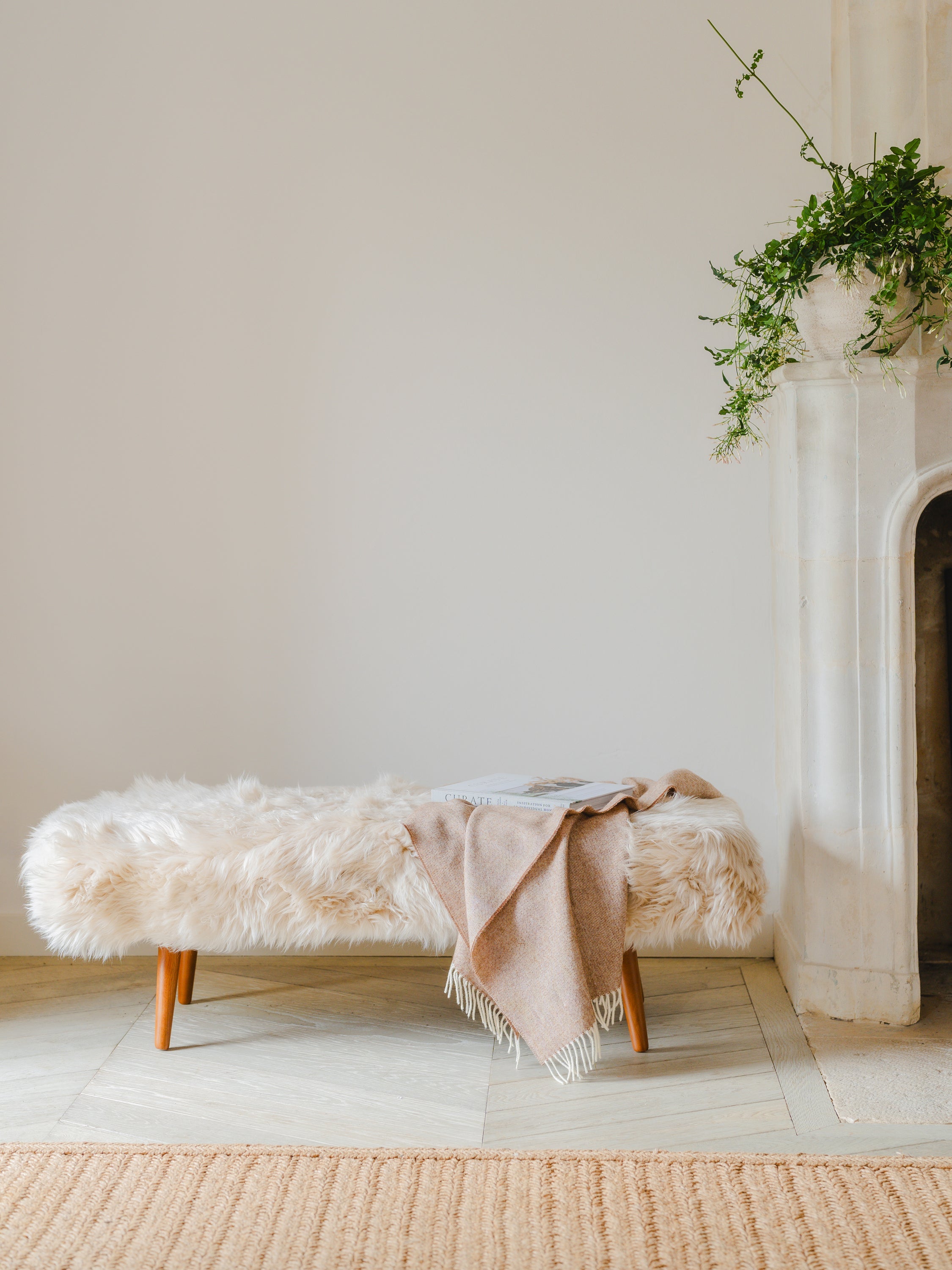 New Zealand Sheepskin Bedstool - Cream