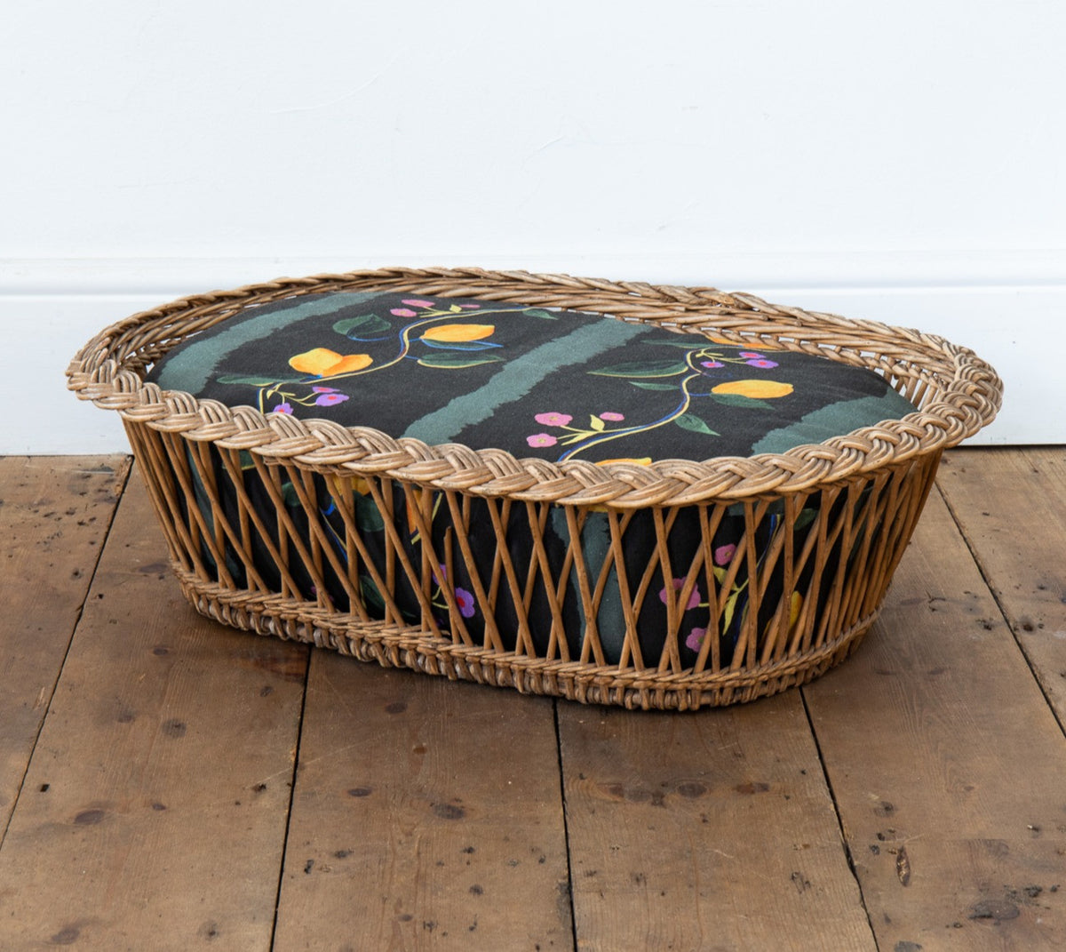 Vintage Dog / Cat pet basket with printed Citrons linen cushion